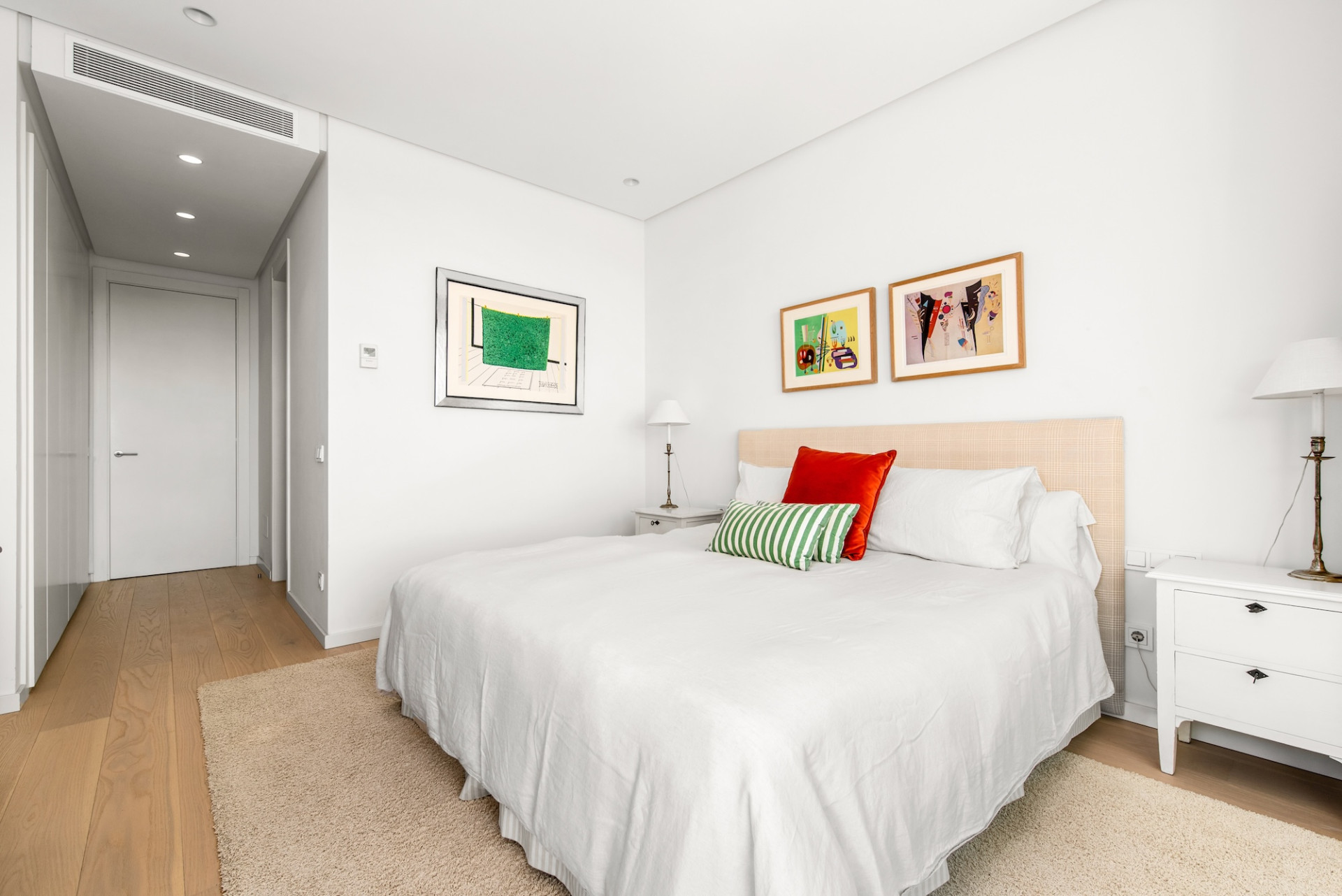 Exceptional 3-Bed Duplex with Private Garden and Panoramic Views · Photo 23