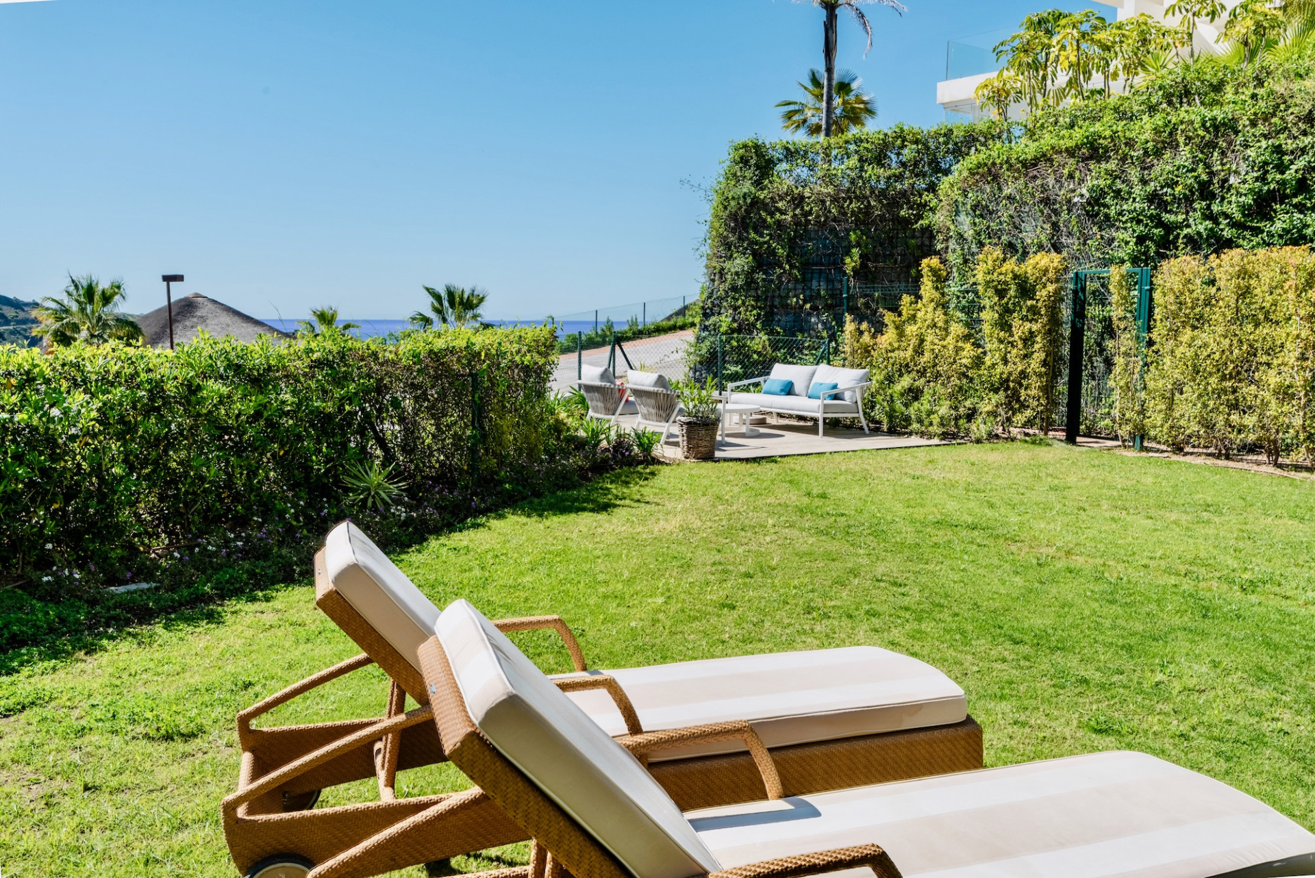 Exceptional 3-Bed Duplex with Private Garden and Panoramic Views · Photo 32