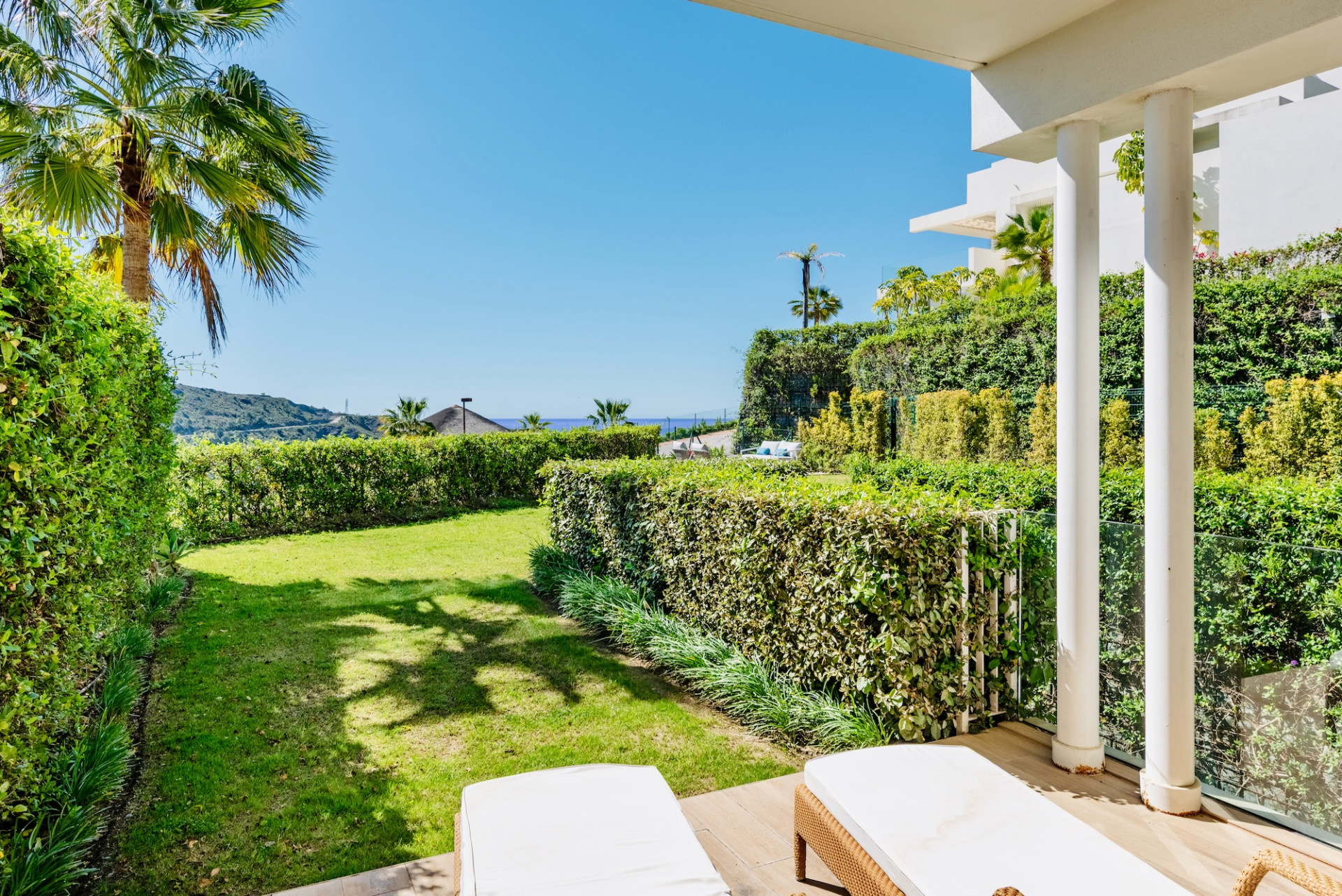 Exceptional 3-Bed Duplex with Private Garden and Panoramic Views · Photo 22