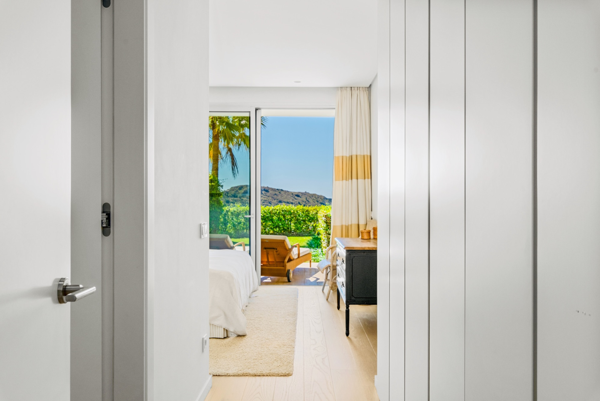Exceptional 3-Bed Duplex with Private Garden and Panoramic Views · Photo 20