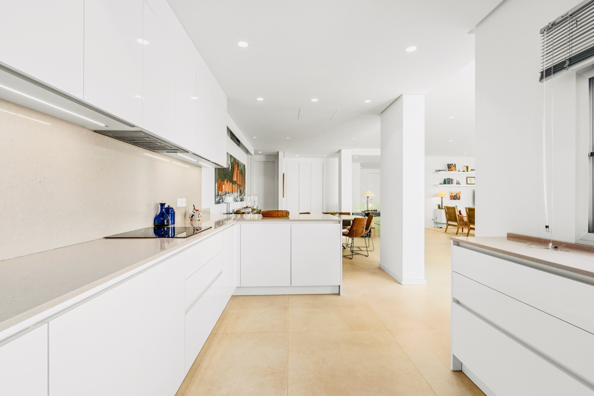 Exceptional 3-Bed Duplex with Private Garden and Panoramic Views · Photo 14
