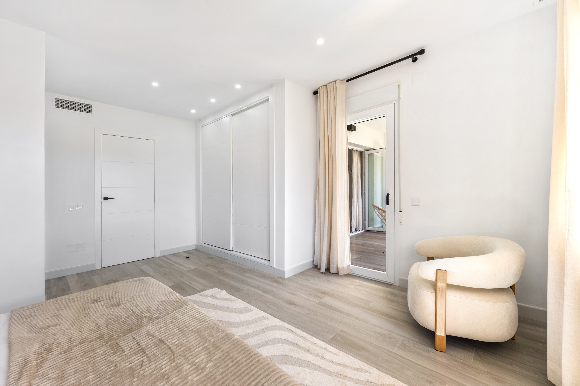 Walking distance to Puerto Banús modern 3-bedroom apartment with La Concha views · Photo 14