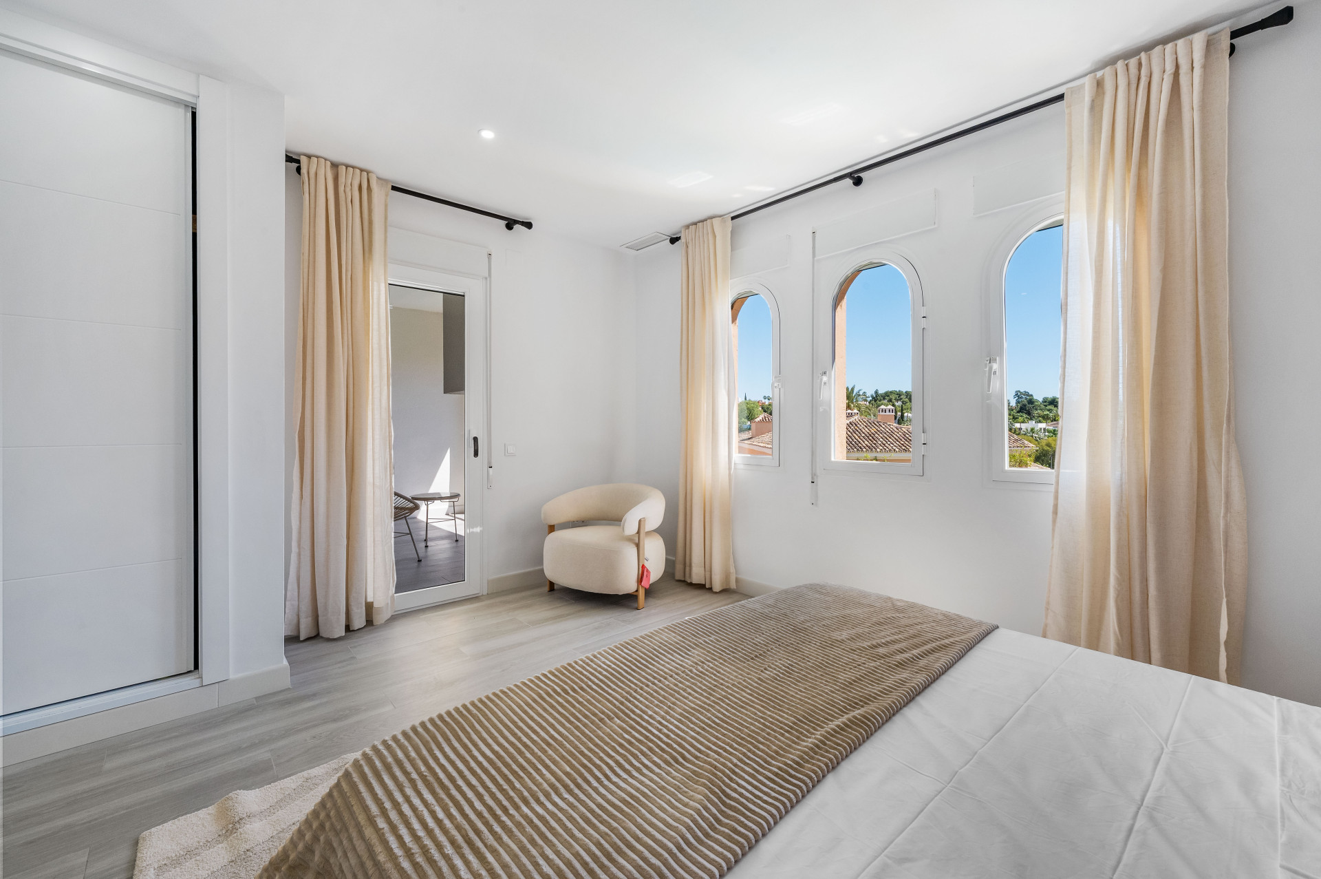 Walking distance to Puerto Banús modern 3-bedroom apartment with La Concha views · Photo 13