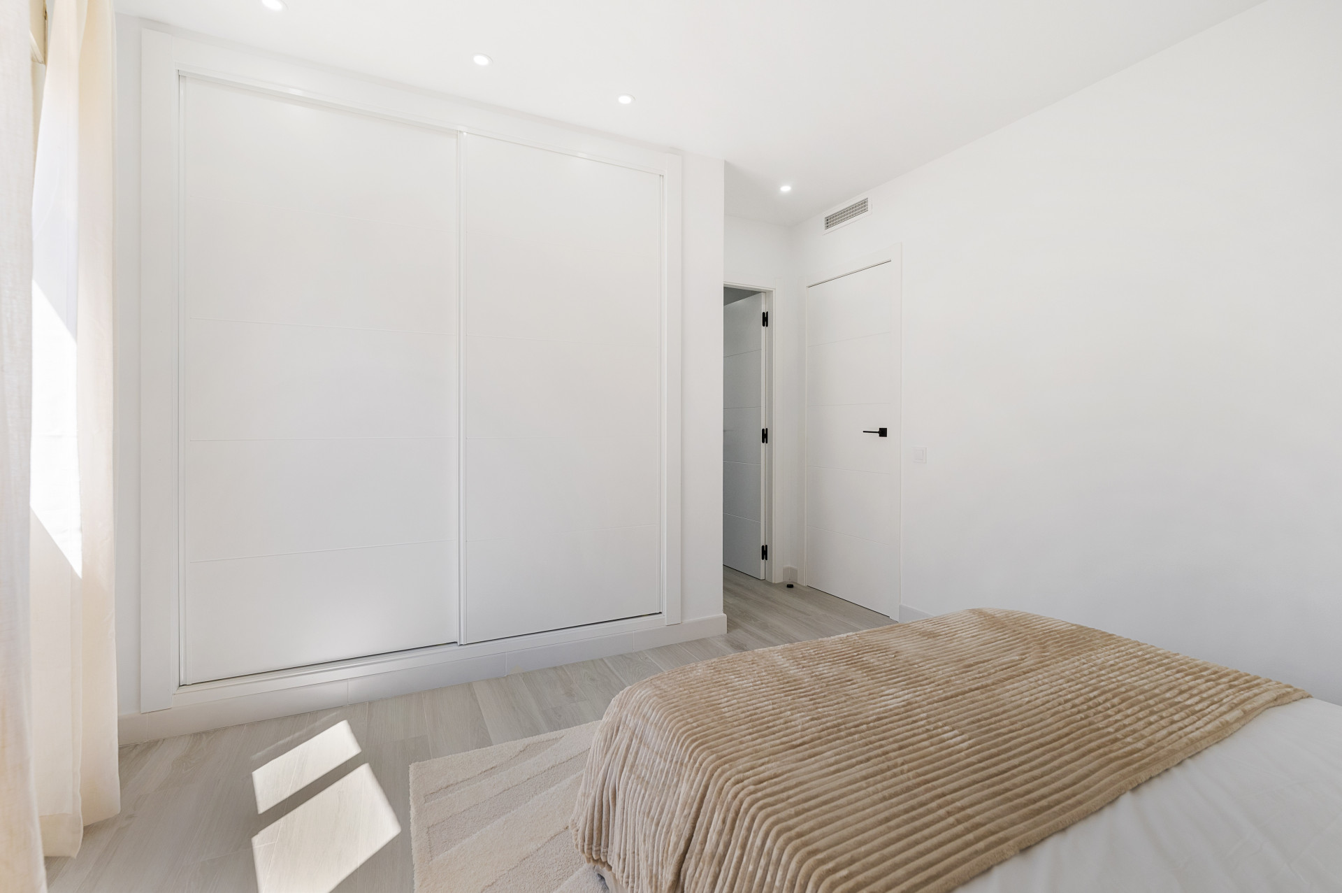 Walking distance to Puerto Banús modern 3-bedroom apartment with La Concha views · Photo 20
