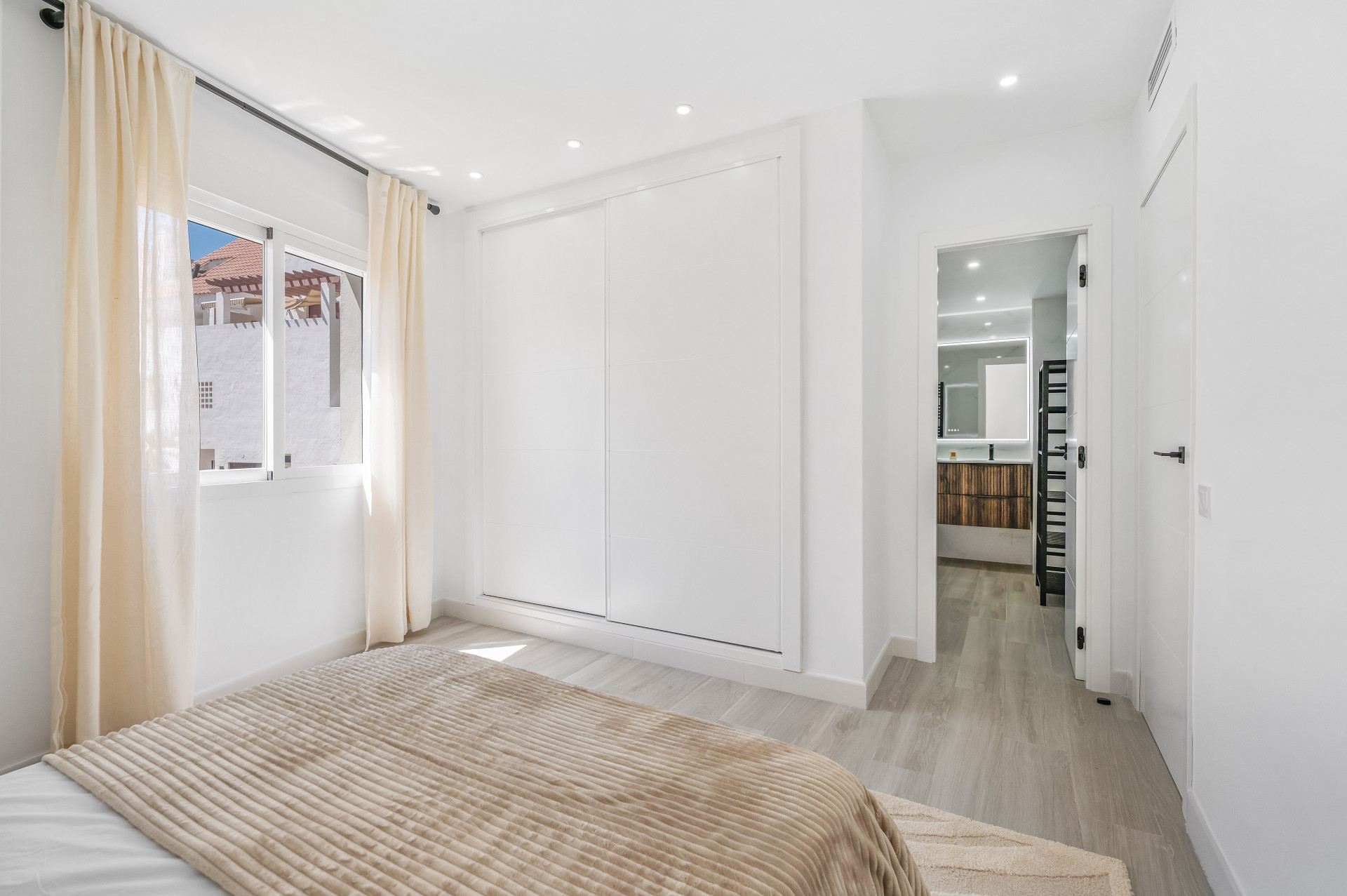 Walking distance to Puerto Banús modern 3-bedroom apartment with La Concha views · Photo 21