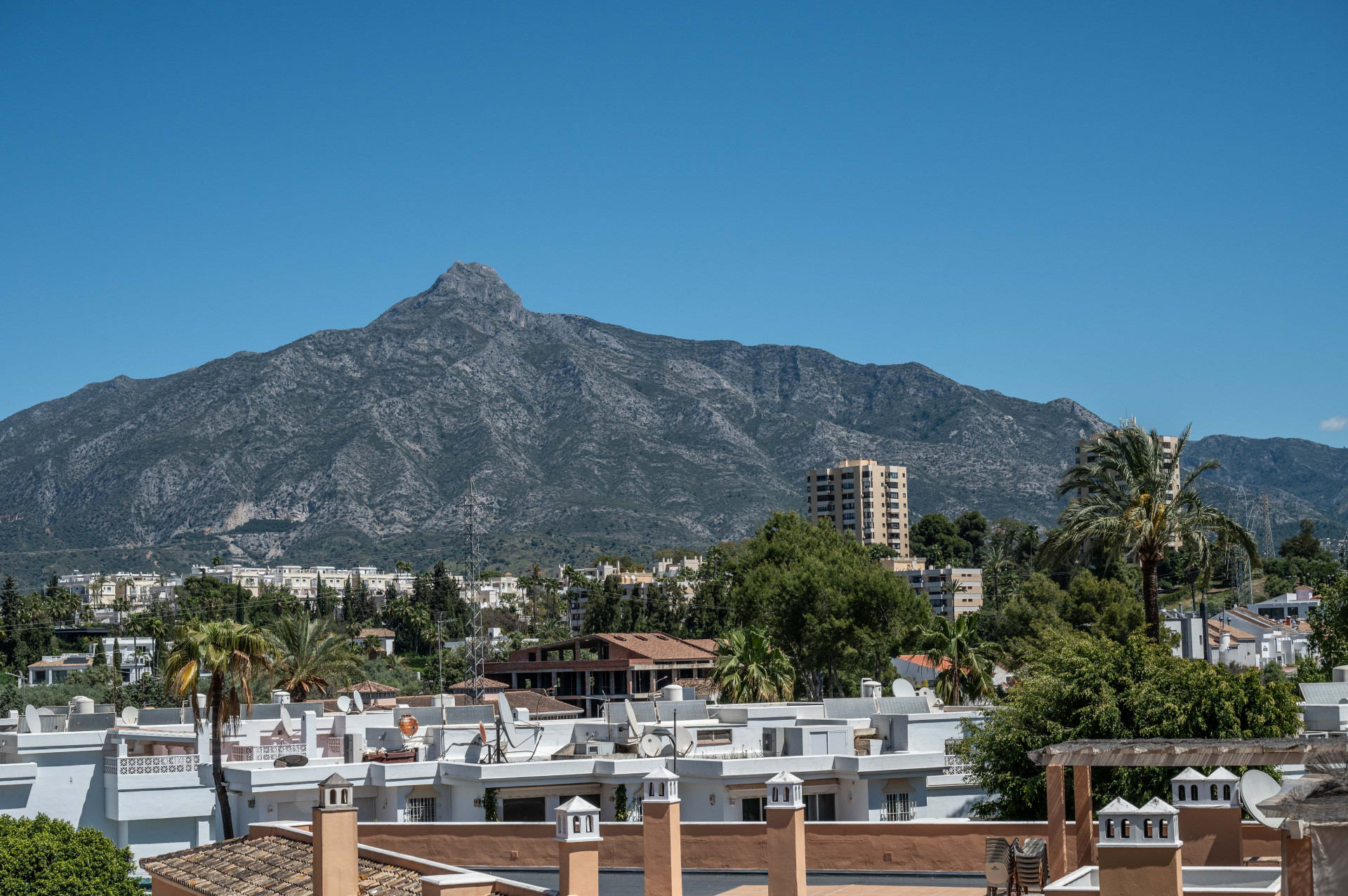 Walking distance to Puerto Banús modern 3-bedroom apartment with La Concha views · Photo 17