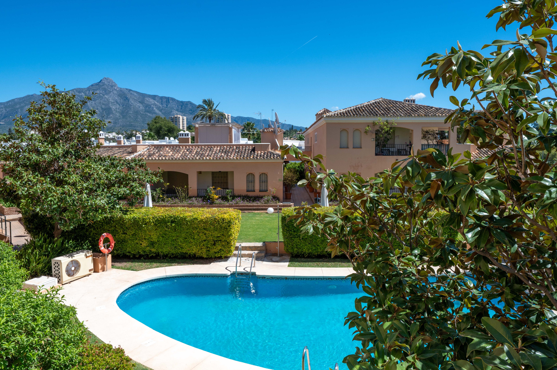 Walking distance to Puerto Banús modern 3-bedroom apartment with La Concha views · Photo 26