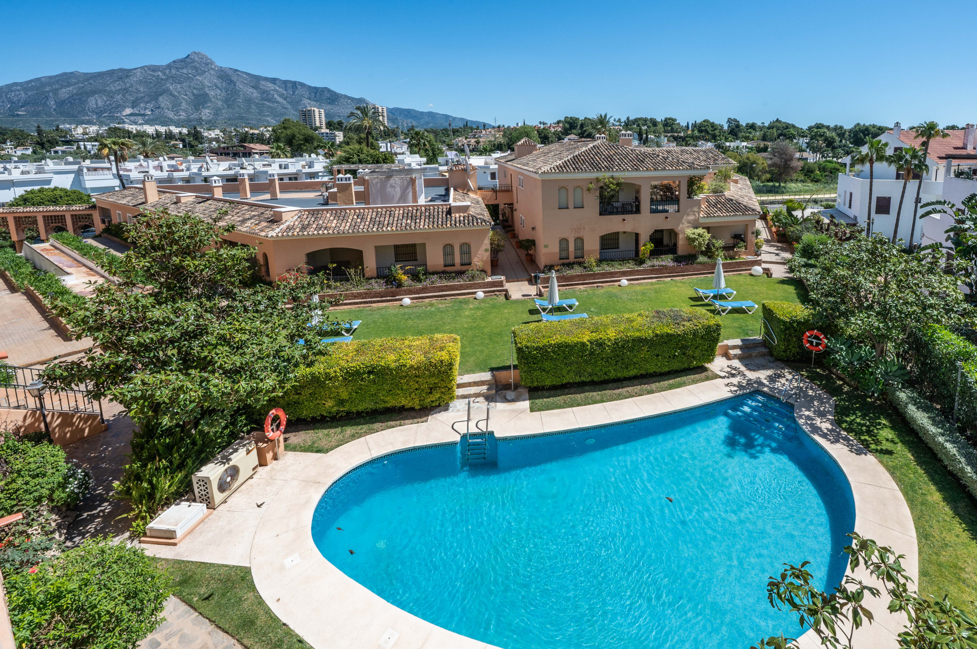Walking distance to Puerto Banús modern 3-bedroom apartment with La Concha views · Photo 25