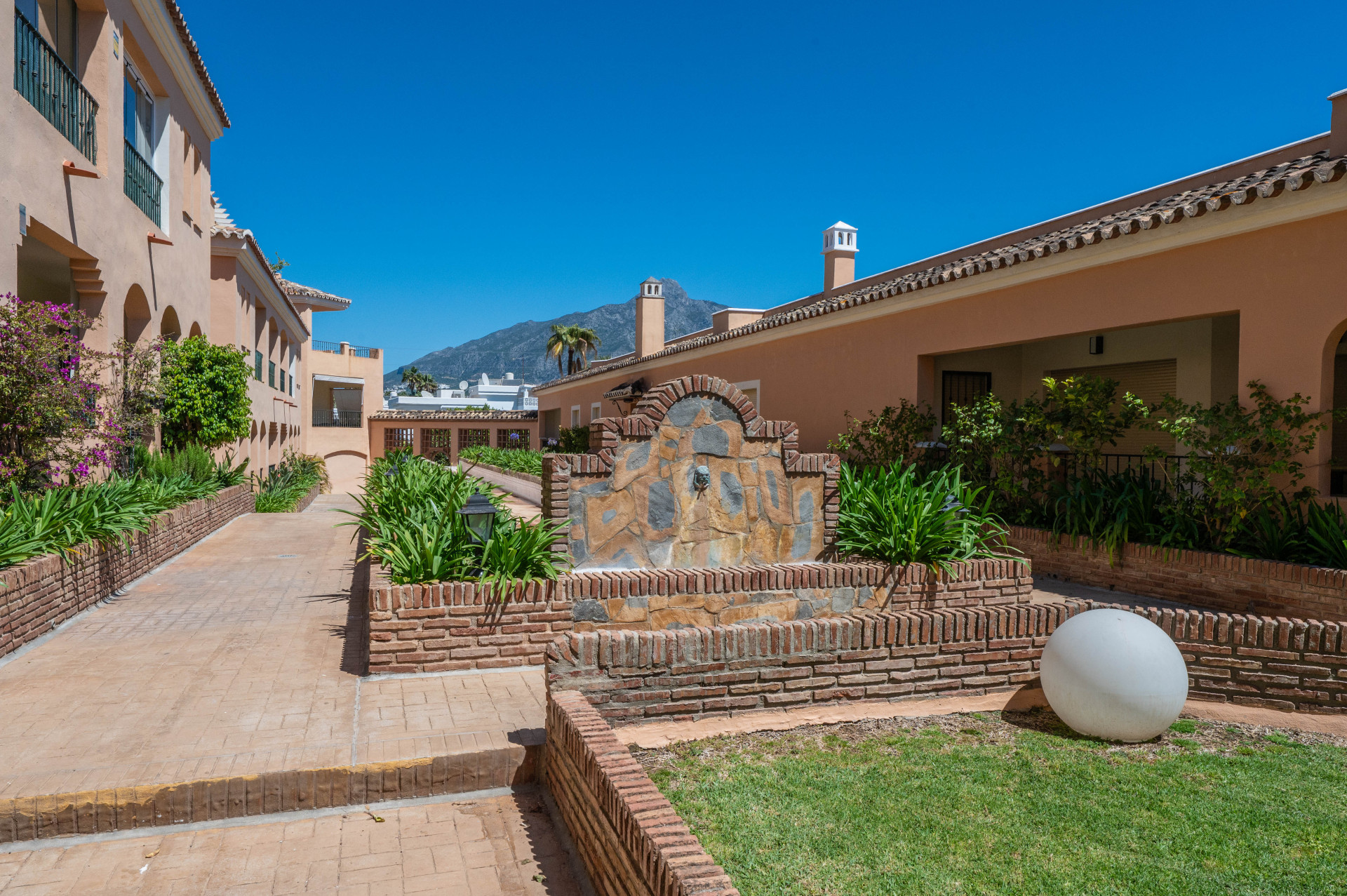 Walking distance to Puerto Banús modern 3-bedroom apartment with La Concha views · Photo 33