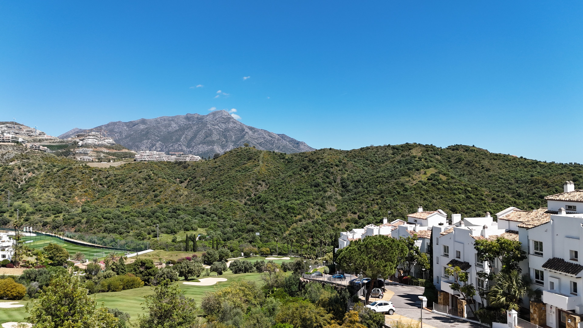 Bright and Modern 3 bedroom middle-floor apartment with sea and golf views in Altos de La Quinta · Photo 39