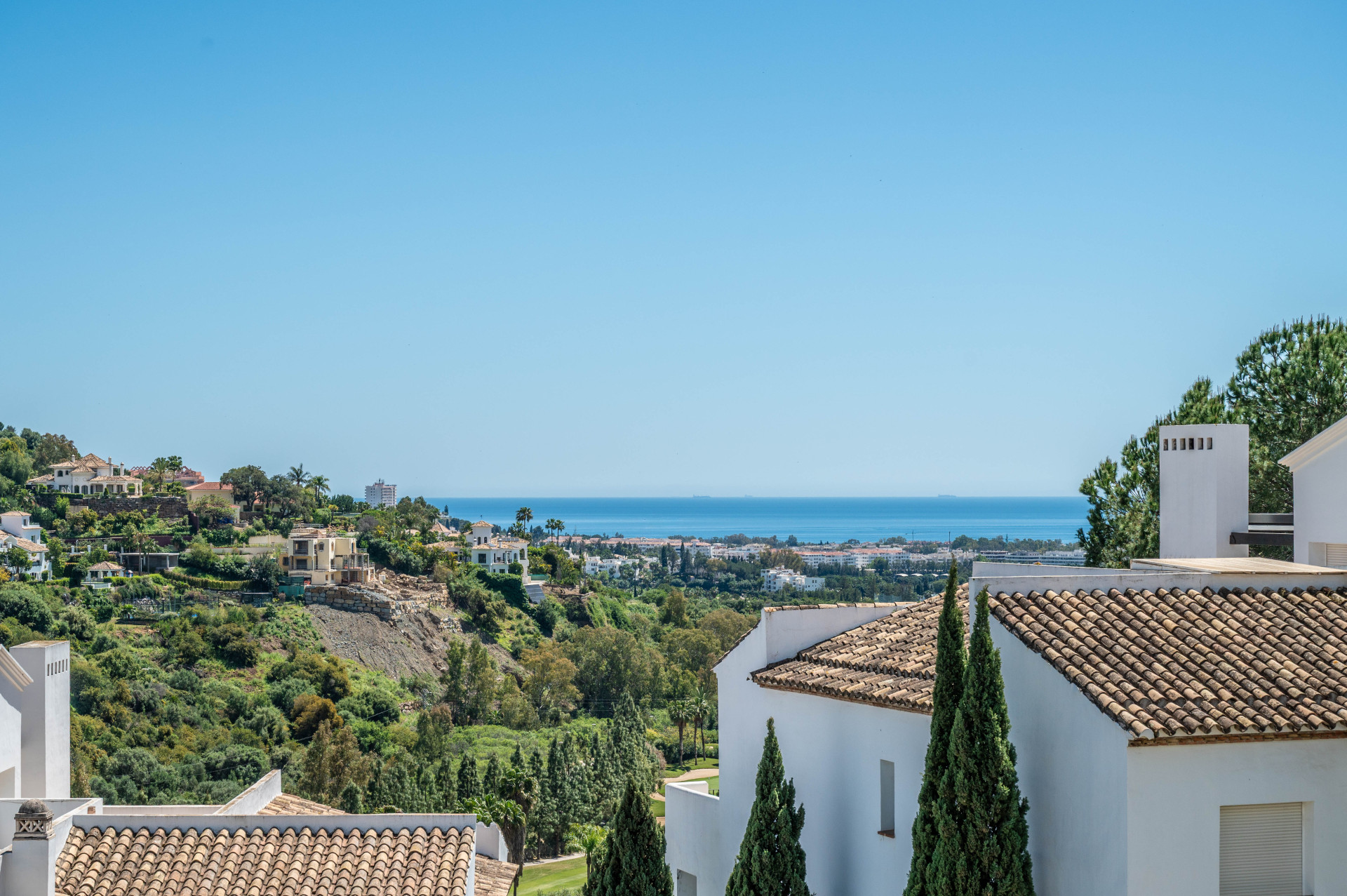 Bright and Modern 3 bedroom middle-floor apartment with sea and golf views in Altos de La Quinta · Photo 19