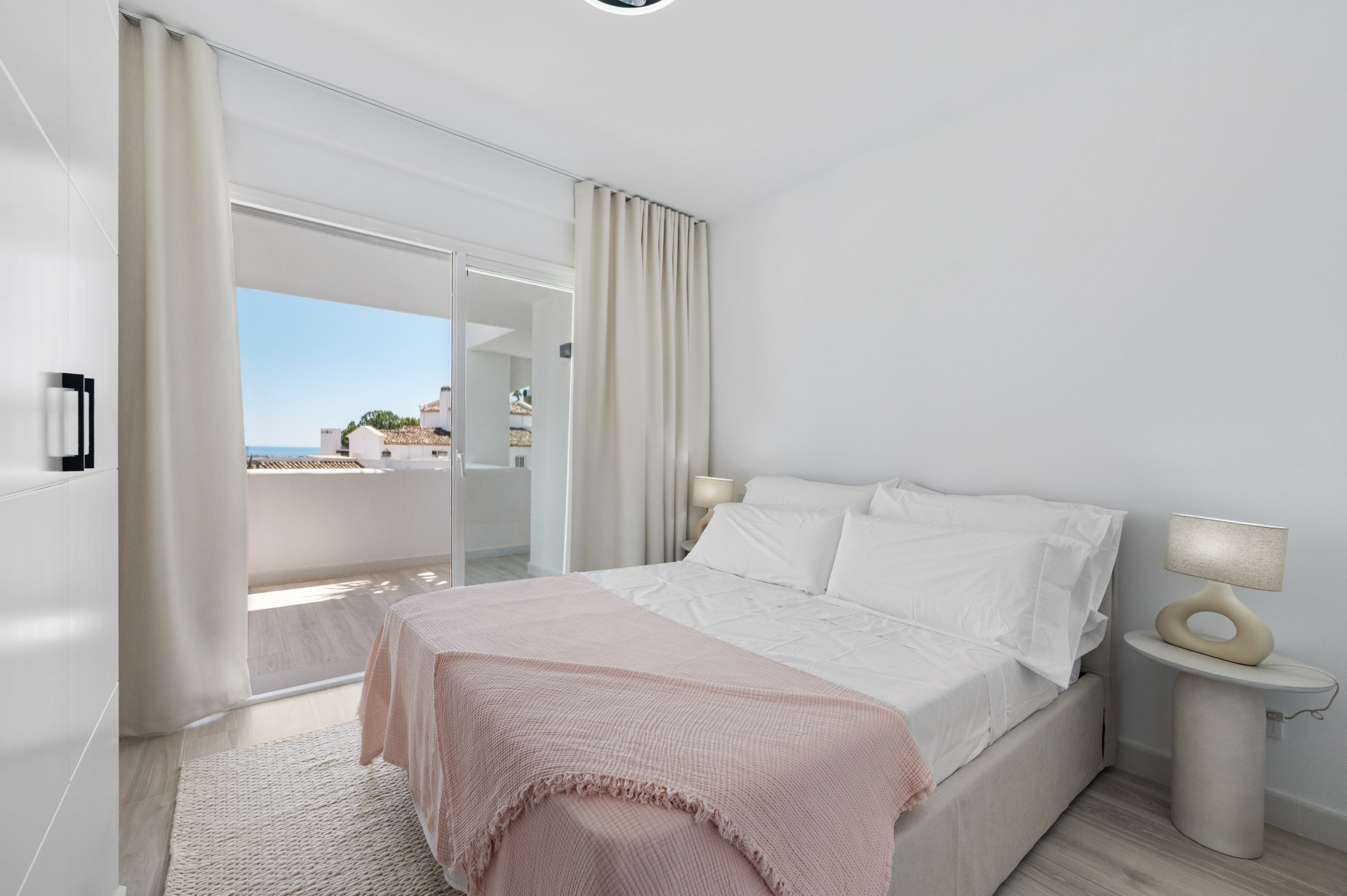 Bright and Modern 3 bedroom middle-floor apartment with sea and golf views in Altos de La Quinta · Photo 20