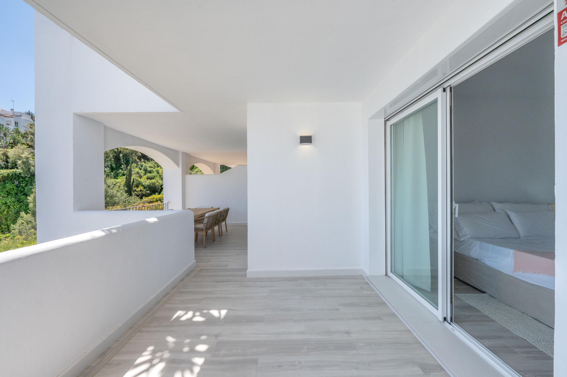Bright and Modern 3 bedroom middle-floor apartment with sea and golf views in Altos de La Quinta · Photo 30