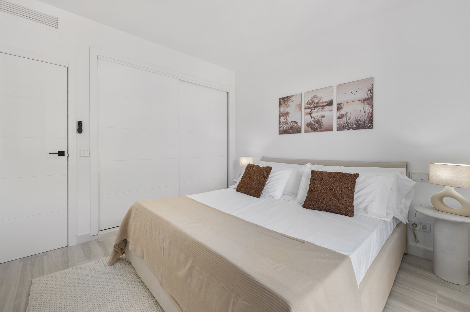Bright and Modern 3 bedroom middle-floor apartment with sea and golf views in Altos de La Quinta · Photo 17