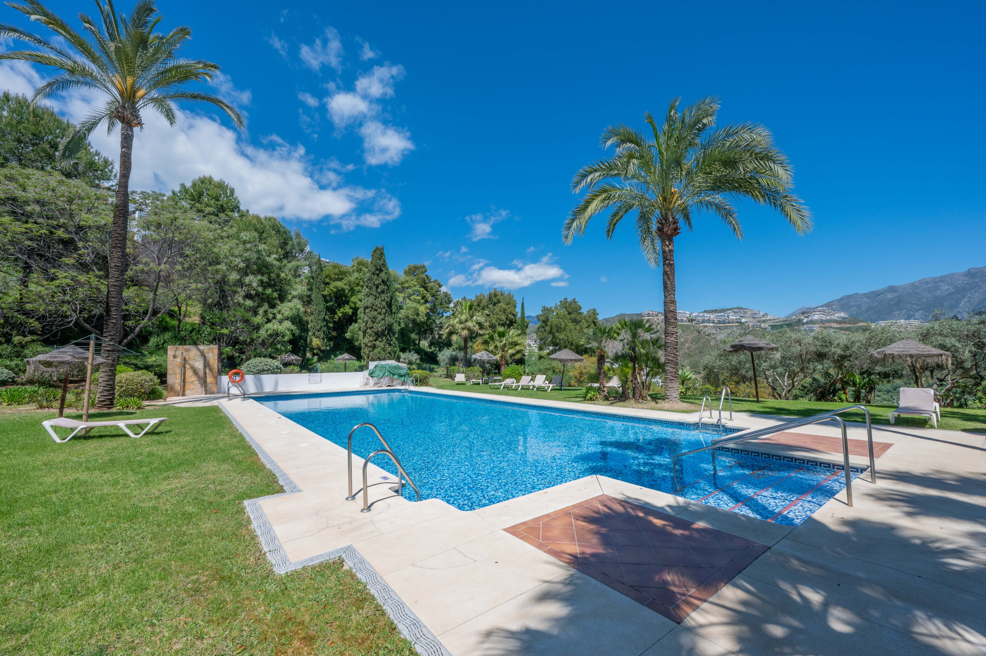 Bright and Modern 3 bedroom middle-floor apartment with sea and golf views in Altos de La Quinta · Photo 36