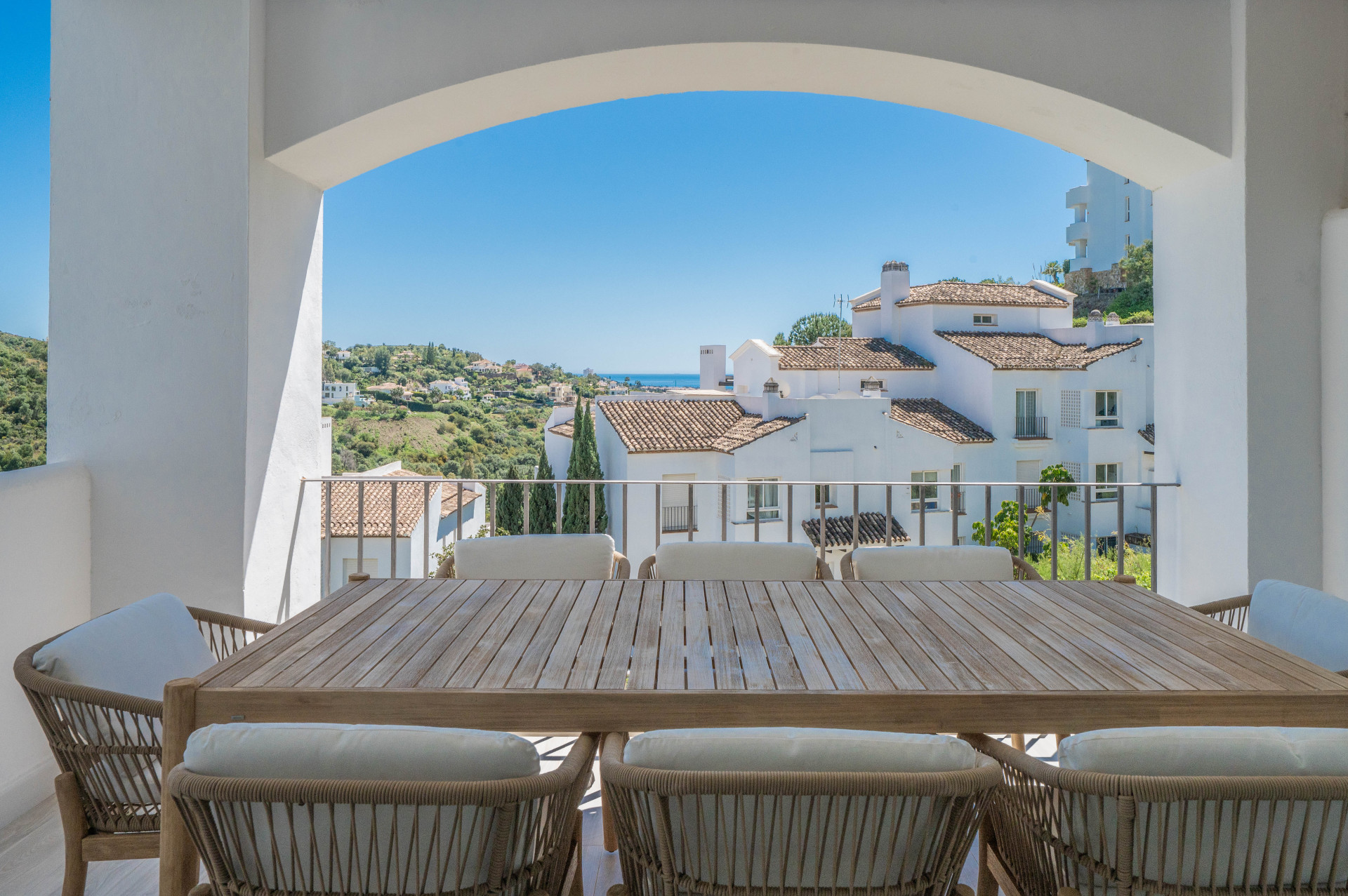 Bright and Modern 3 bedroom middle-floor apartment with sea and golf views in Altos de La Quinta · Photo 27