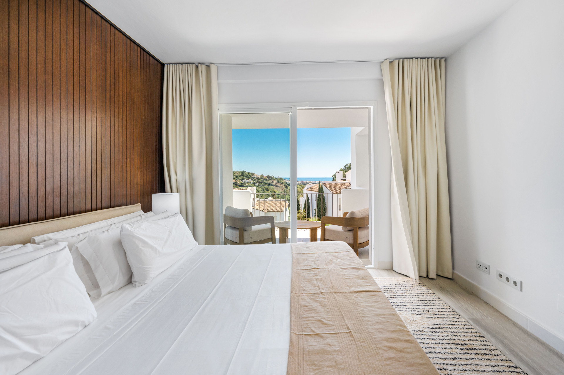 Bright and Modern 3 bedroom middle-floor apartment with sea and golf views in Altos de La Quinta · Photo 11