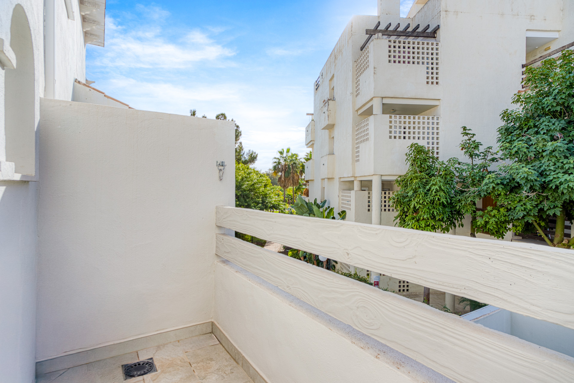 Elegant, three bedroom townhouse located in the gated community of Agra Residencial, Estepona · Photo 16