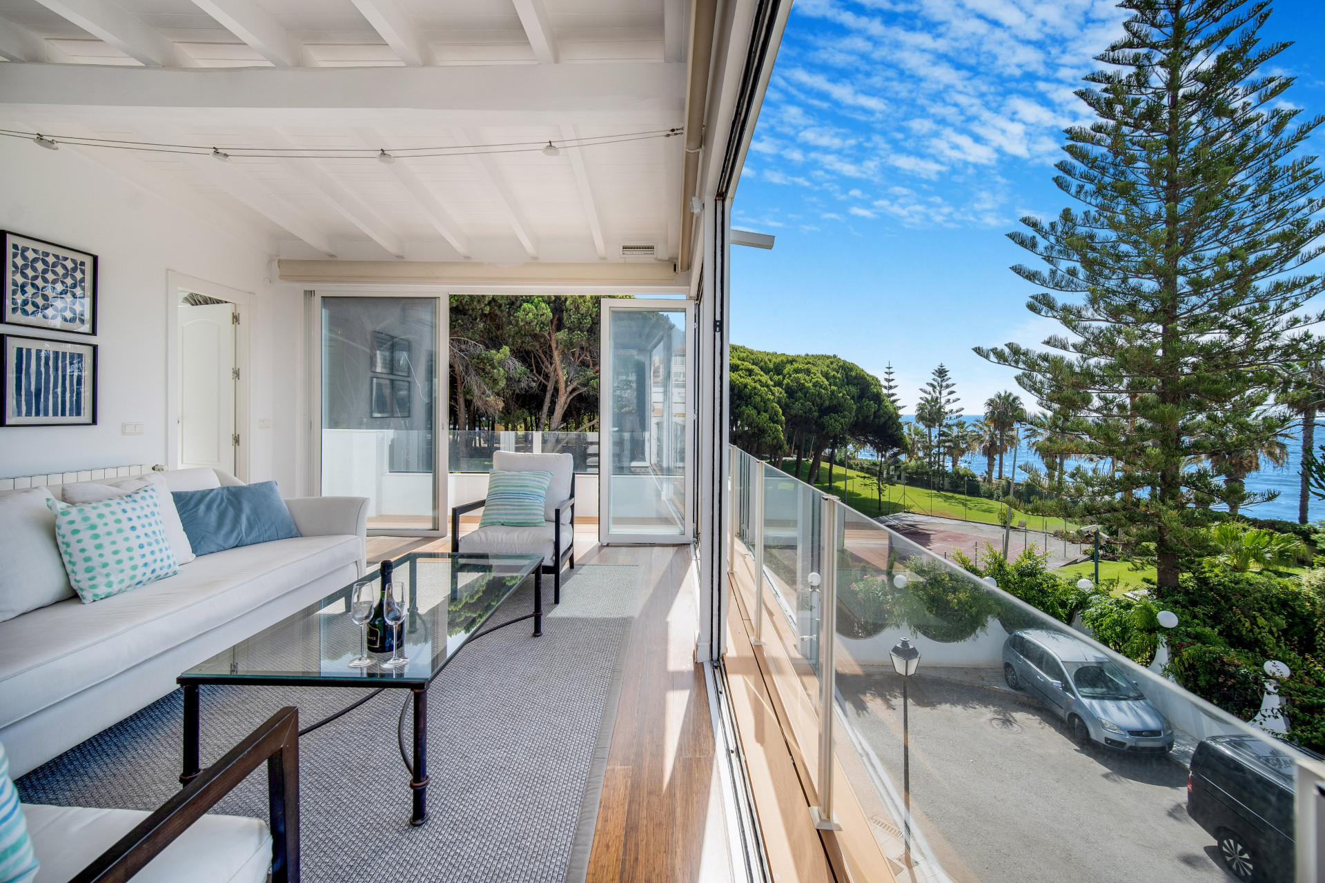 Beautiful frontline beach, four-bedroom end townhouse in the prestigious community of Marbellamar, on Marbella Golden Mile · Photo 8
