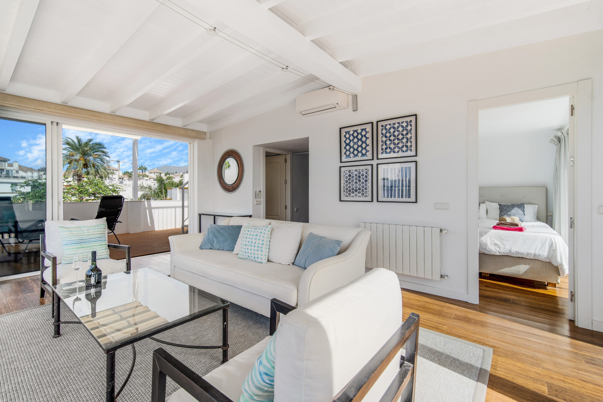 Beautiful frontline beach, four-bedroom end townhouse in the prestigious community of Marbellamar, on Marbella Golden Mile · Photo 25