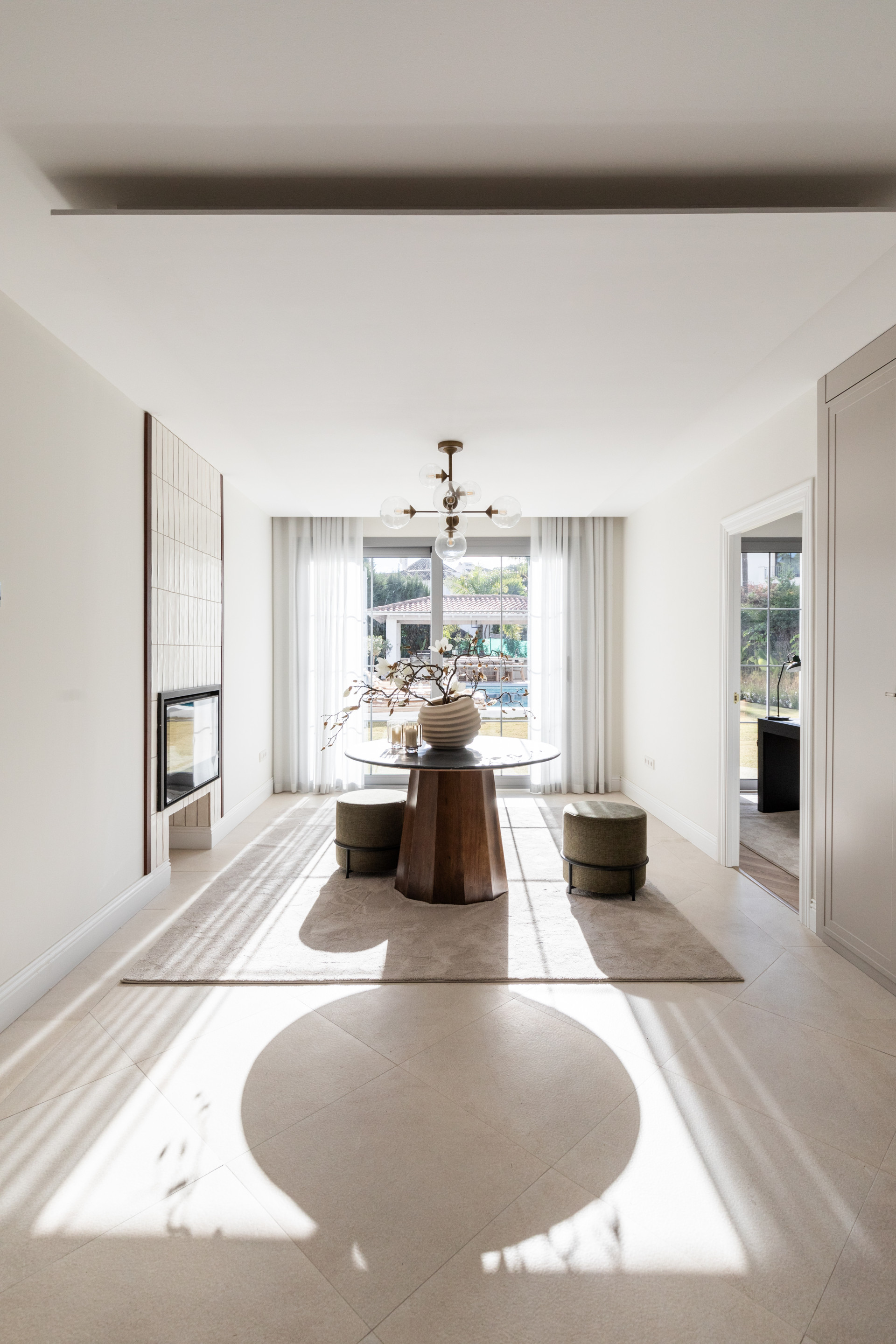 Elegant Contemporary Villa in Los Arqueros, Benahavís · Photo 33