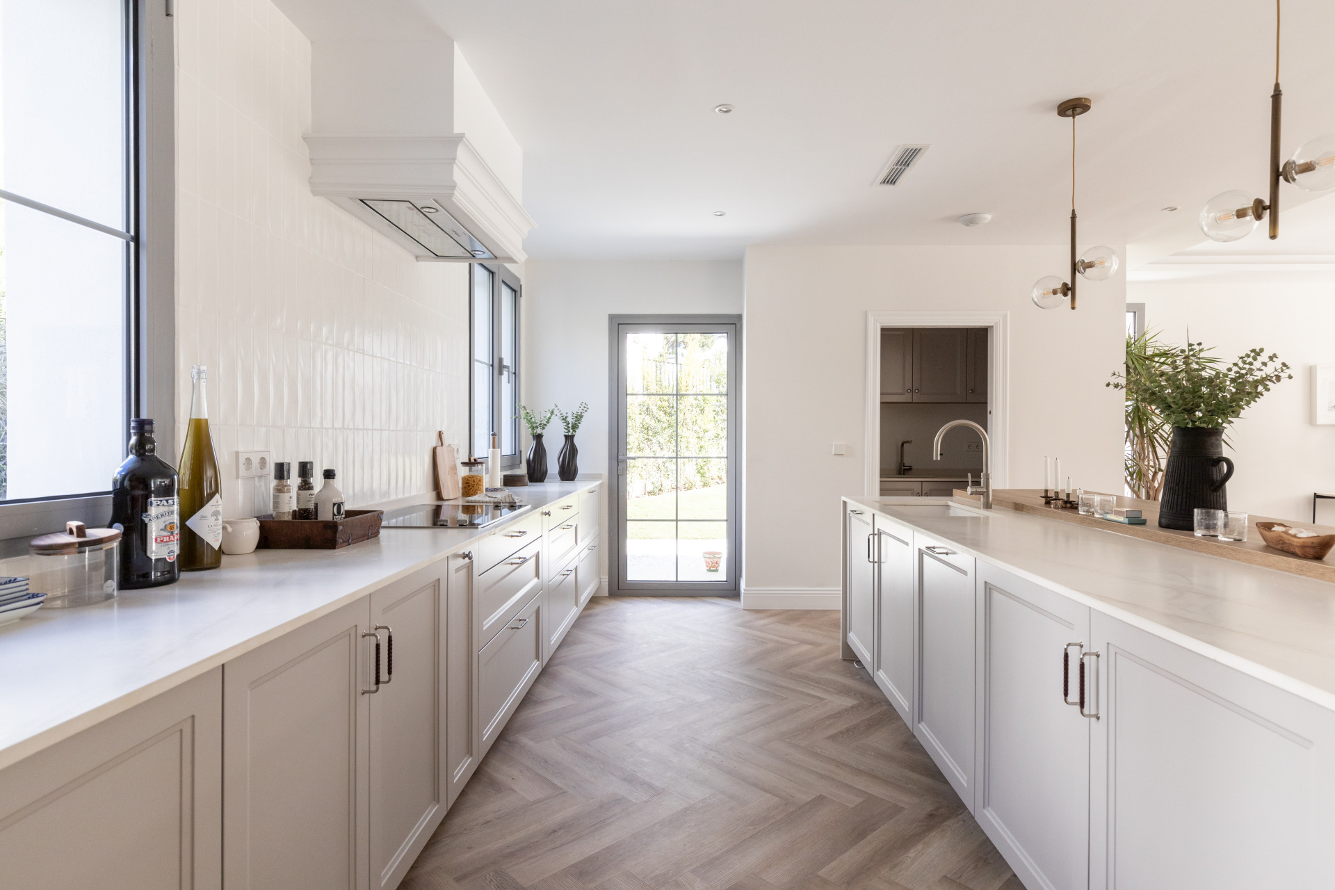 Elegant Contemporary Villa in Los Arqueros, Benahavís · Photo 8
