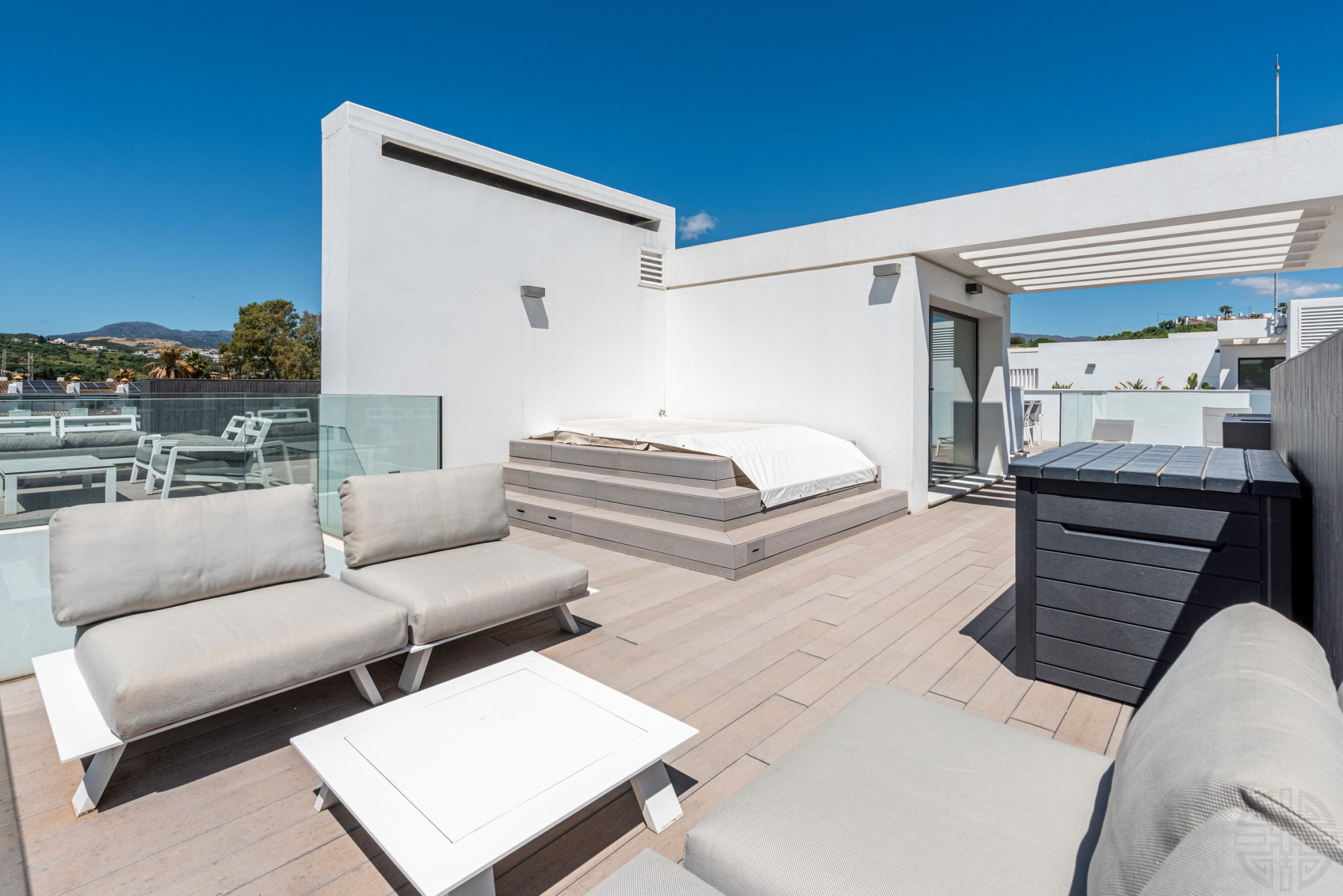 THE ISLAND, Estepona — Distinguished New-Build Residence with Sea & Mountain Views · Photo 22