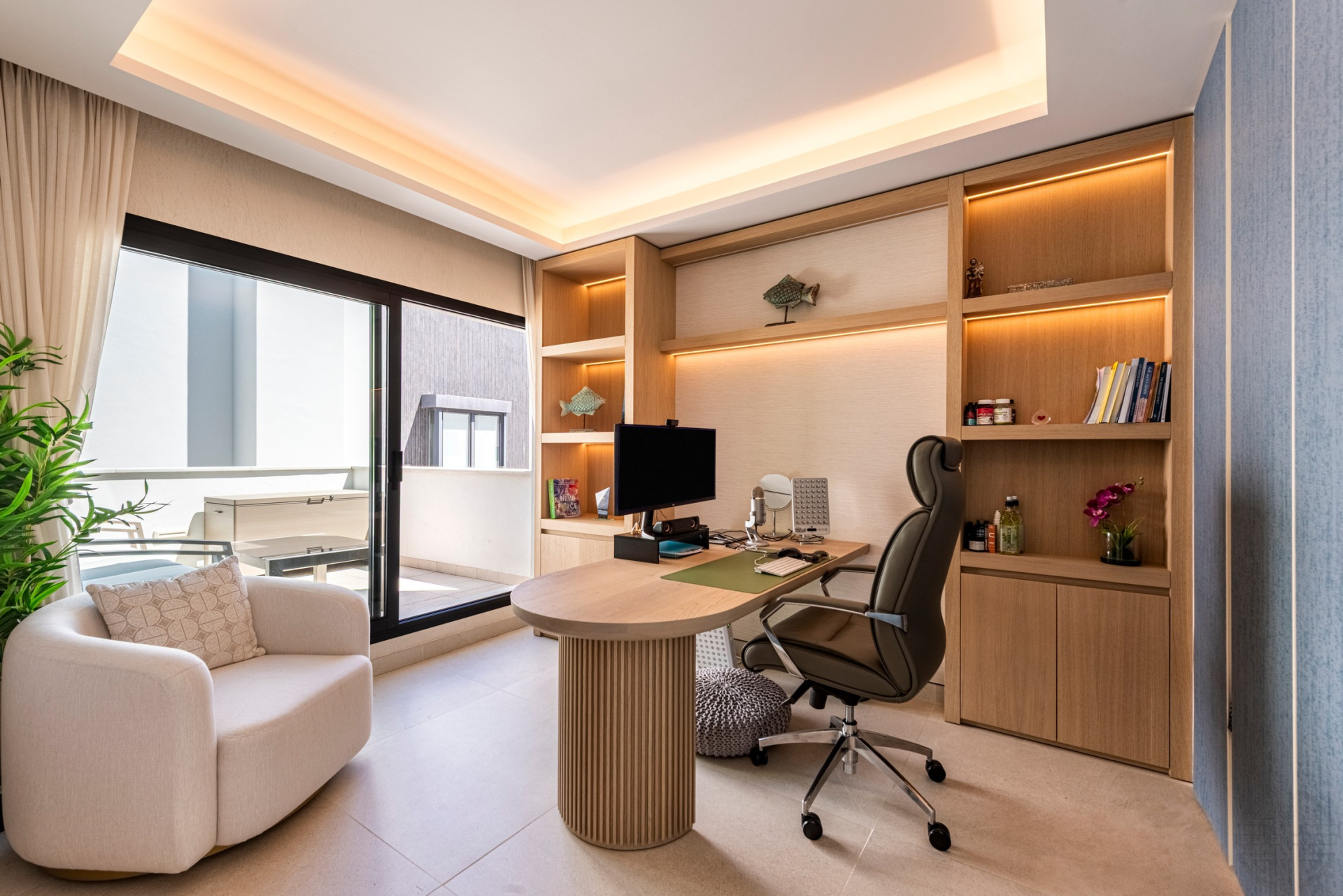 THE ISLAND, Estepona — Distinguished New-Build Residence with Sea & Mountain Views · Photo 14