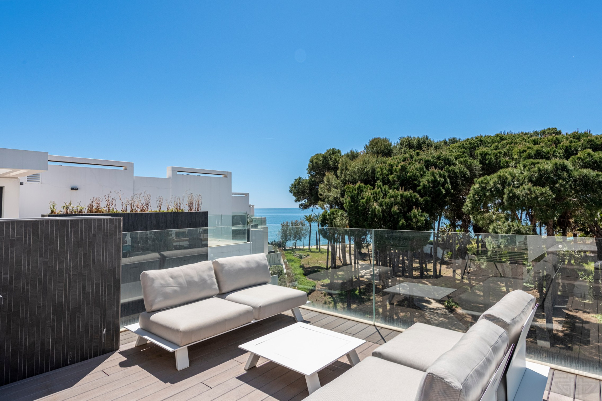 THE ISLAND, Estepona — Distinguished New-Build Residence with Sea & Mountain Views · Photo 21