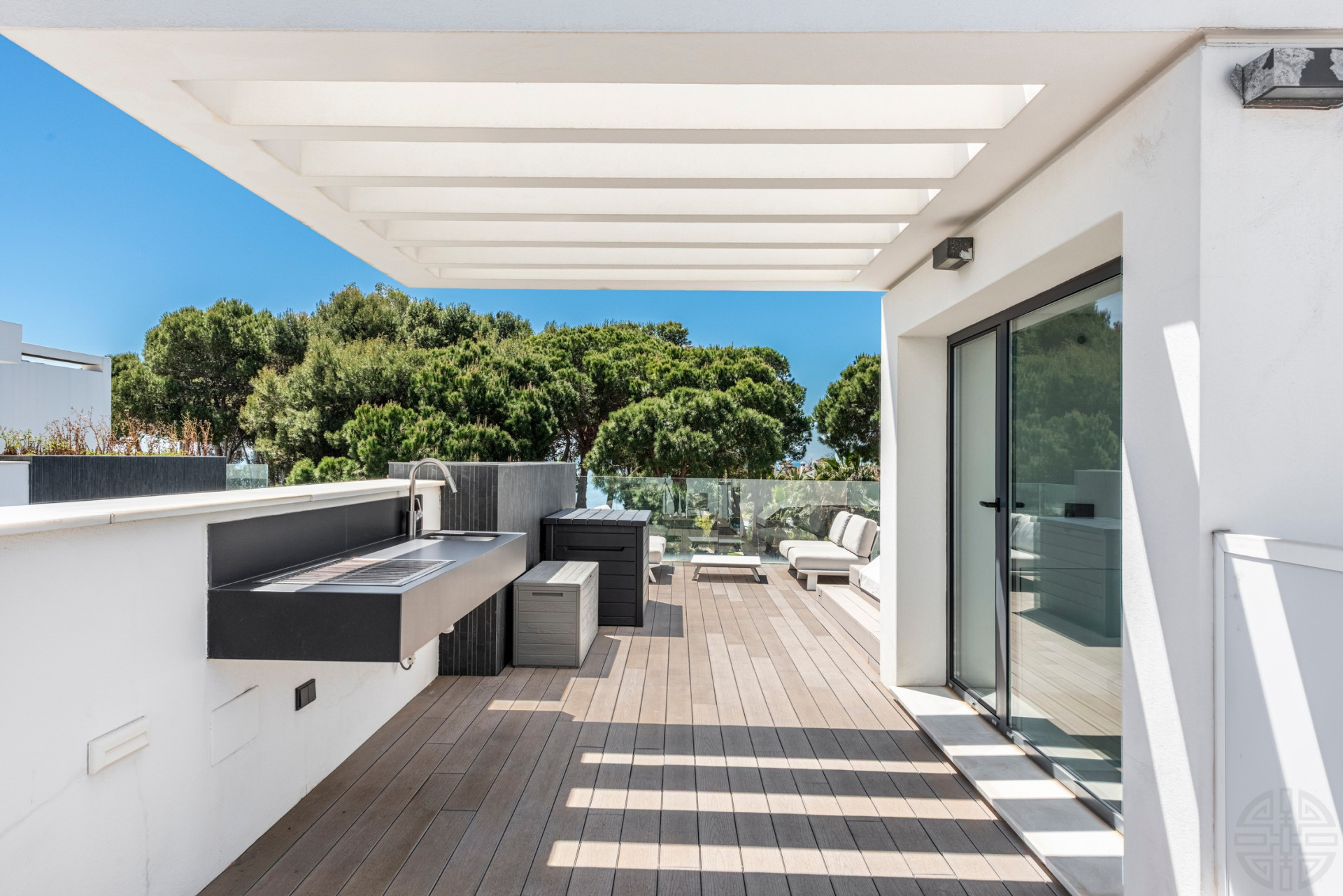 THE ISLAND, Estepona — Distinguished New-Build Residence with Sea & Mountain Views · Photo 20