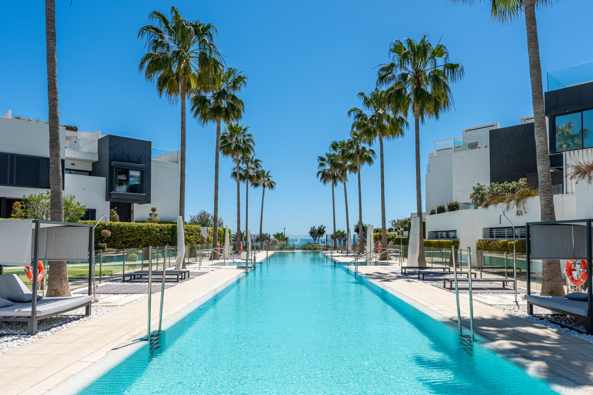 THE ISLAND, Estepona — Distinguished New-Build Residence with Sea & Mountain Views · Photo 28