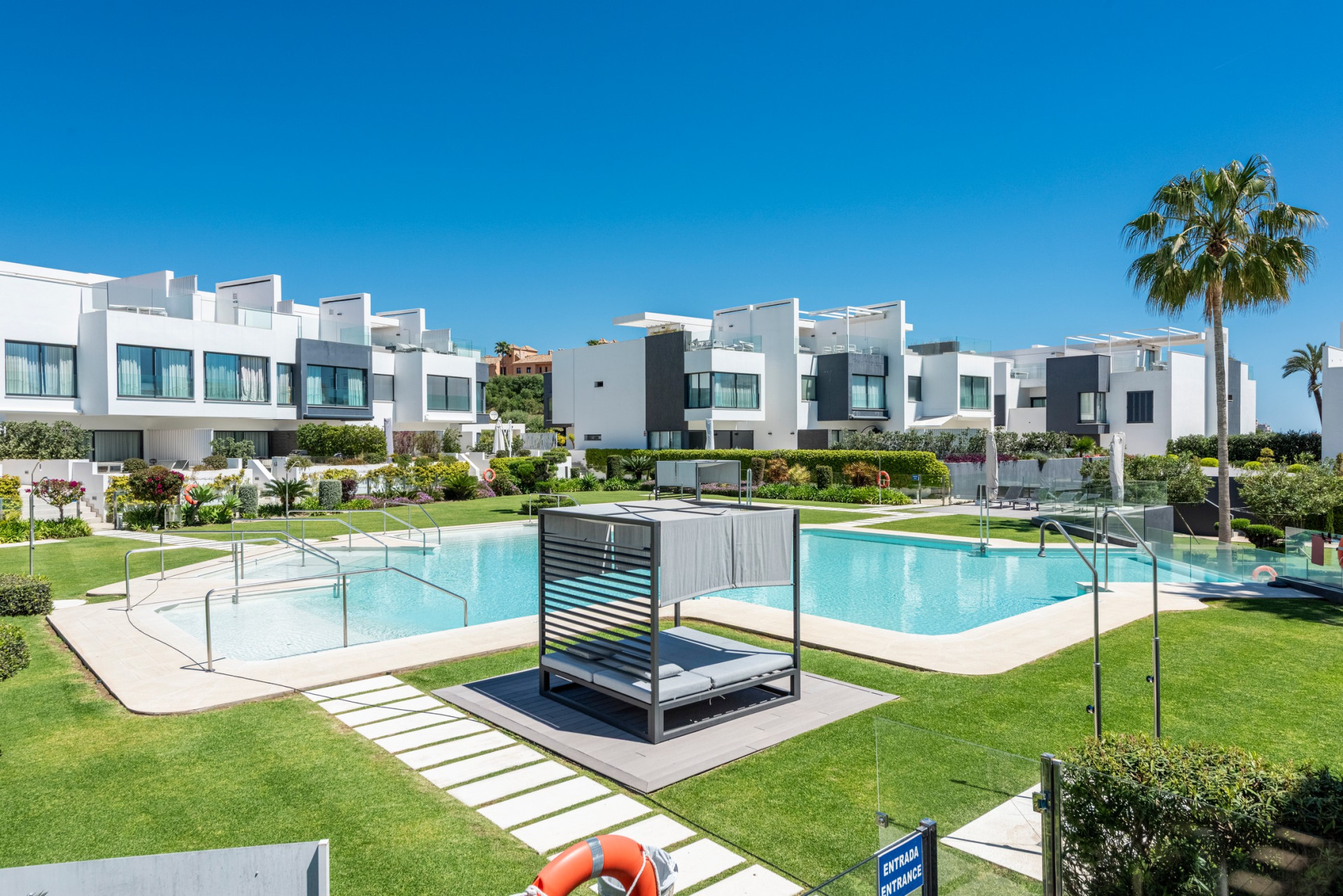 THE ISLAND, Estepona — Distinguished New-Build Residence with Sea & Mountain Views · Photo 25