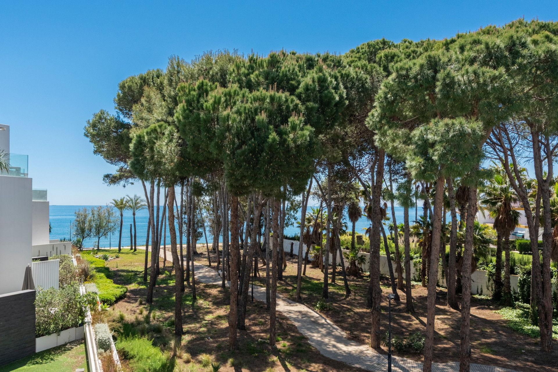 THE ISLAND, Estepona — Distinguished New-Build Residence with Sea & Mountain Views · Photo 19