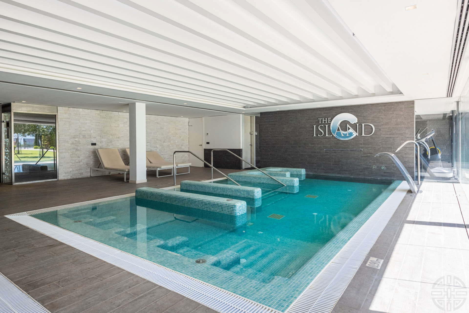 THE ISLAND, Estepona — Distinguished New-Build Residence with Sea & Mountain Views · Photo 32