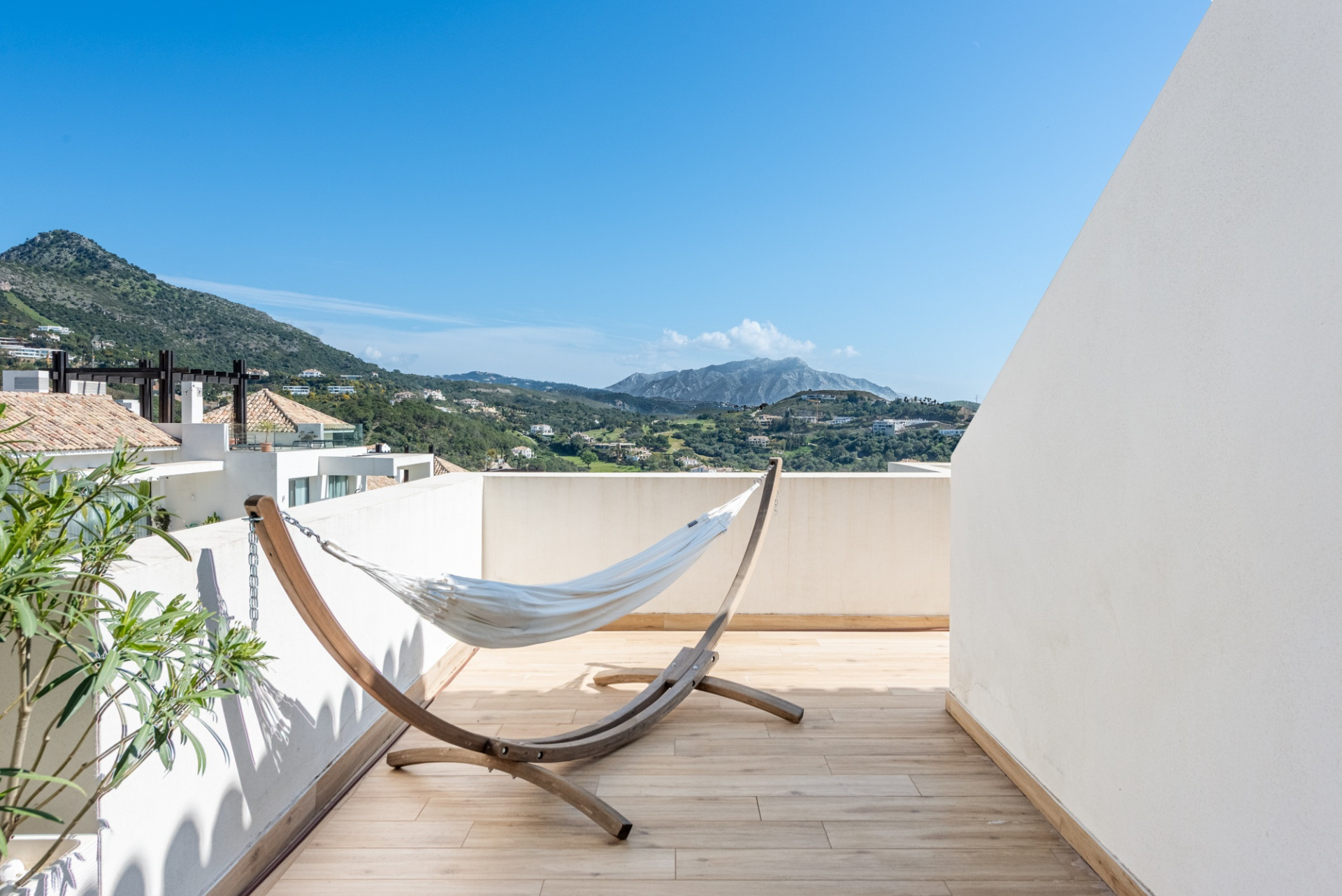Charming Penthouse Located in Marbella Club Hills, Benahavis · Photo 18