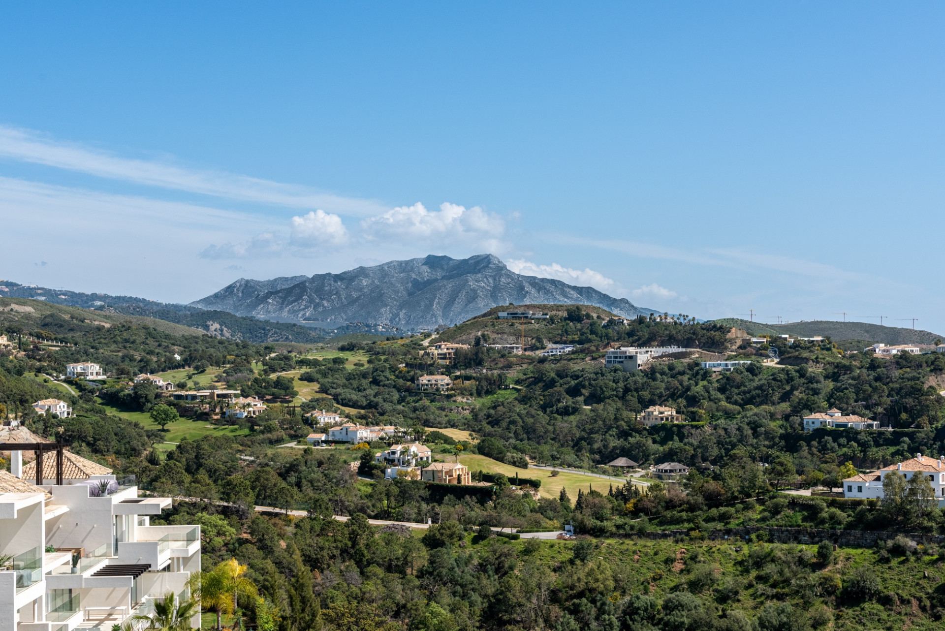 Charming Penthouse Located in Marbella Club Hills, Benahavis · Photo 11