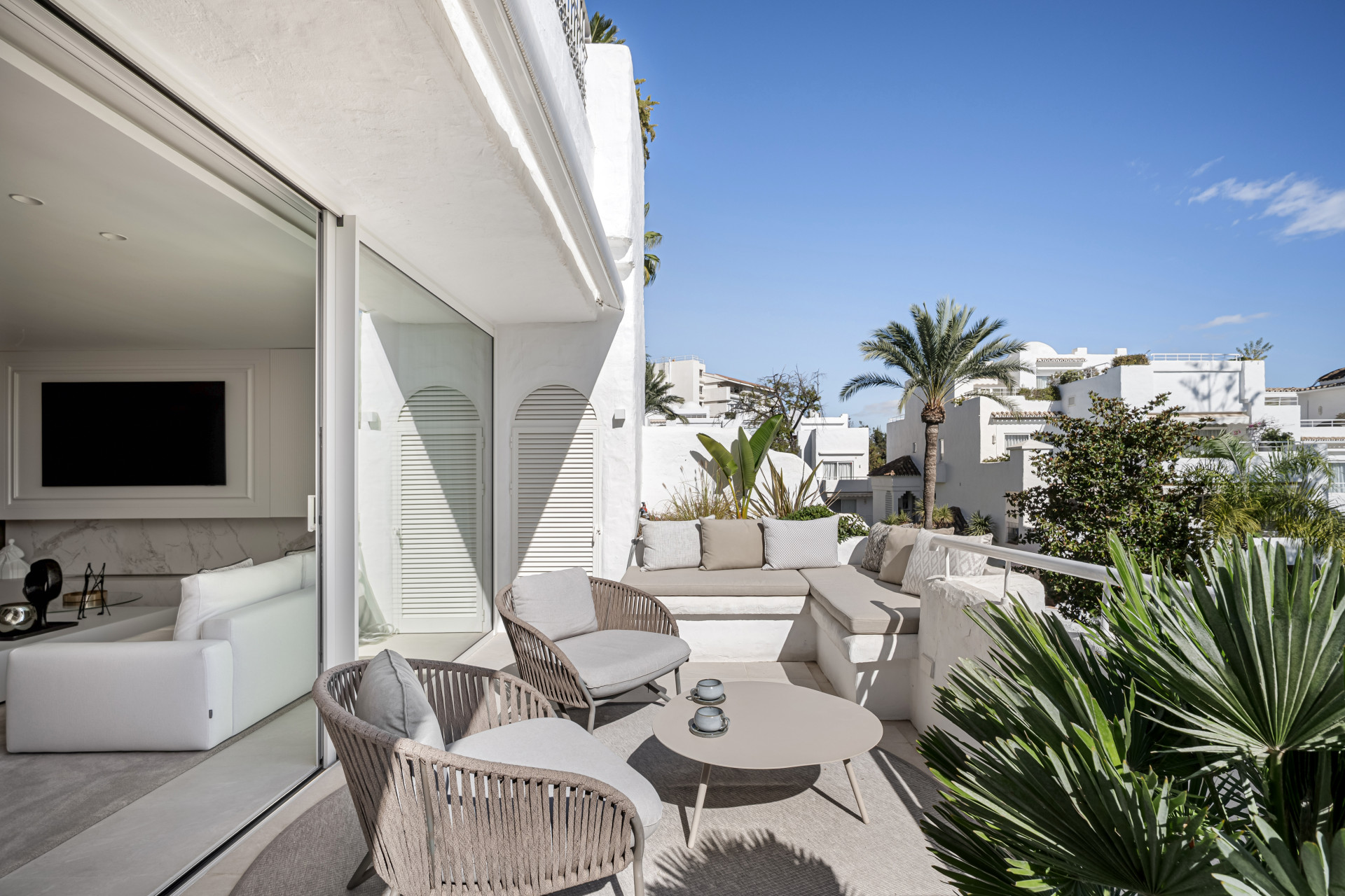 Unique southfacing frontline beach penthouse - Alhambra del Mar · Photo 22