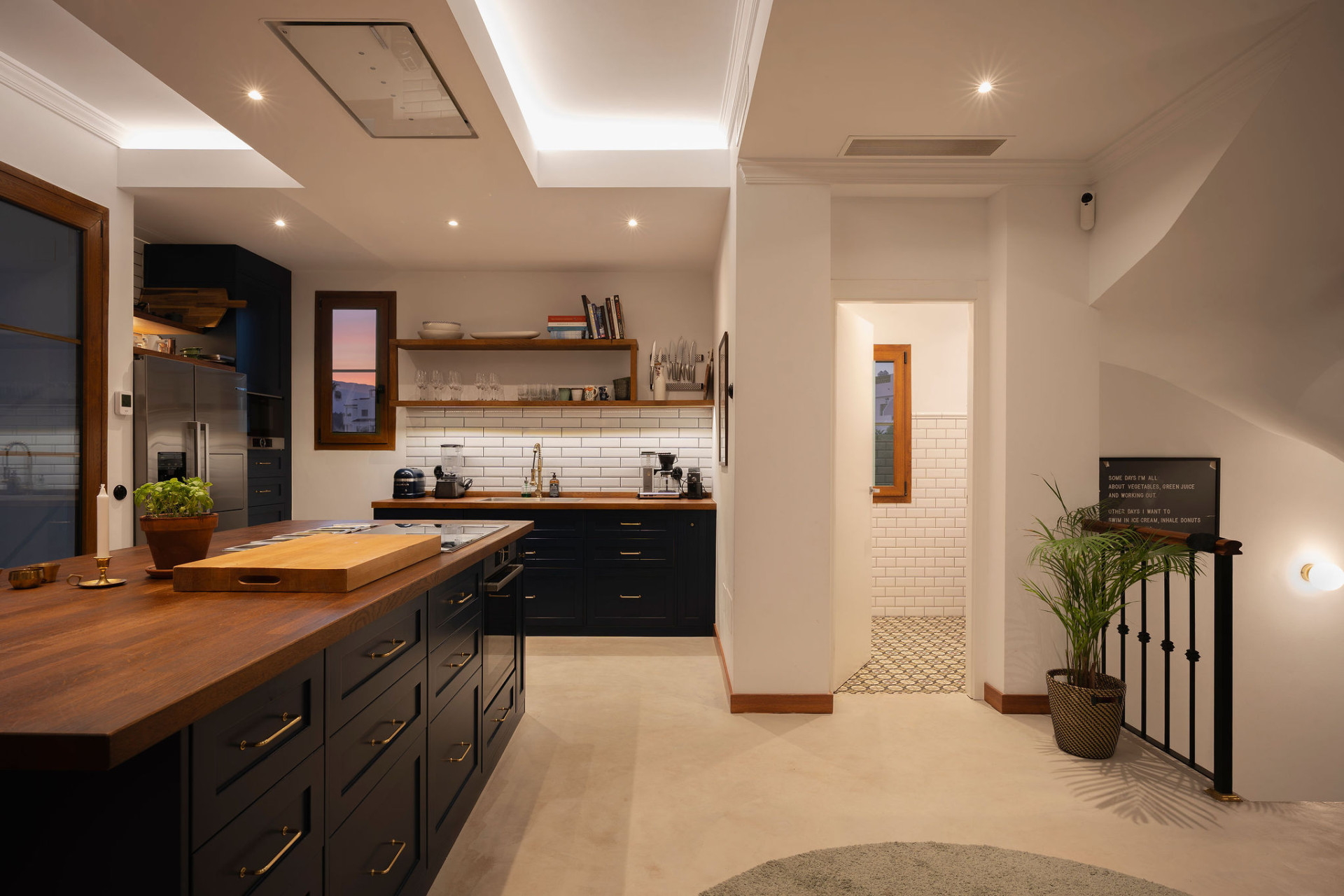 Renovated 4-Bedroom Villa with Sea Views, Private Pool and Mediterranean Garden in Estepona · Photo 9