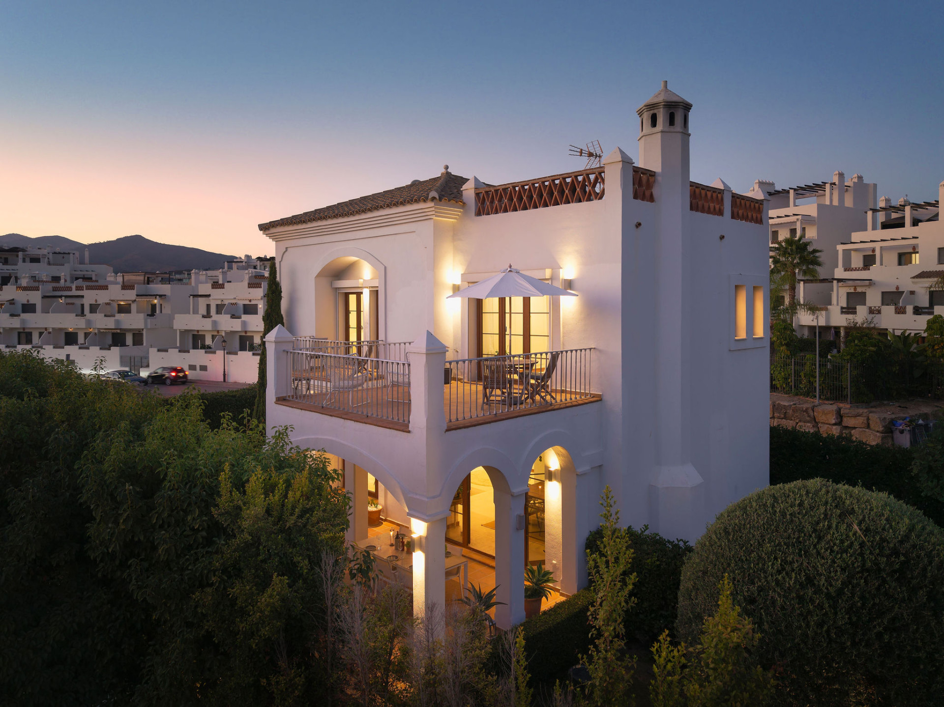 Renovated 4-Bedroom Villa with Sea Views, Private Pool and Mediterranean Garden in Estepona · Photo 36