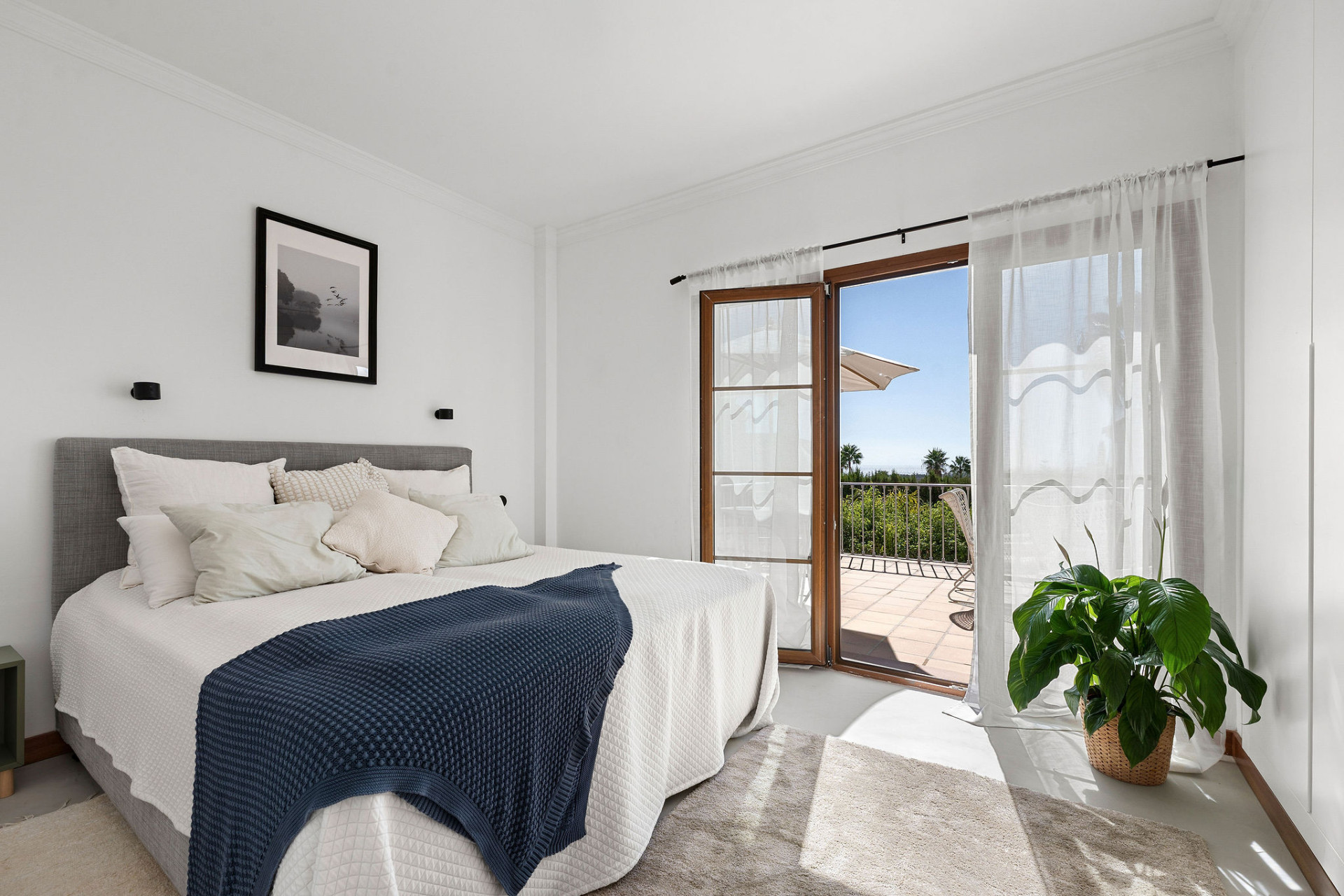 Renovated 4-Bedroom Villa with Sea Views, Private Pool and Mediterranean Garden in Estepona · Photo 13