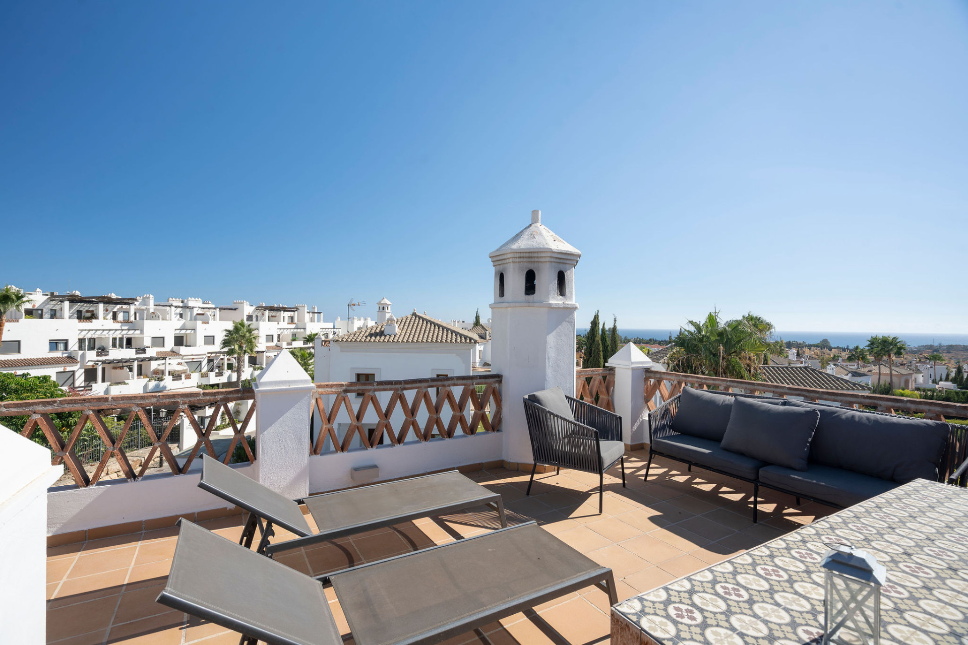 Renovated 4-Bedroom Villa with Sea Views, Private Pool and Mediterranean Garden in Estepona · Photo 32