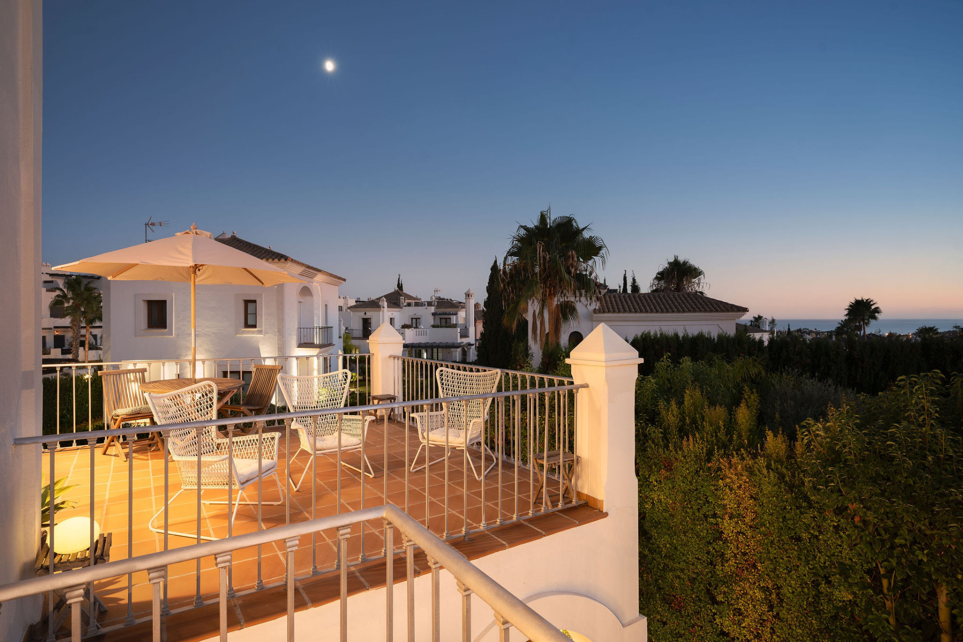 Renovated 4-Bedroom Villa with Sea Views, Private Pool and Mediterranean Garden in Estepona · Photo 24