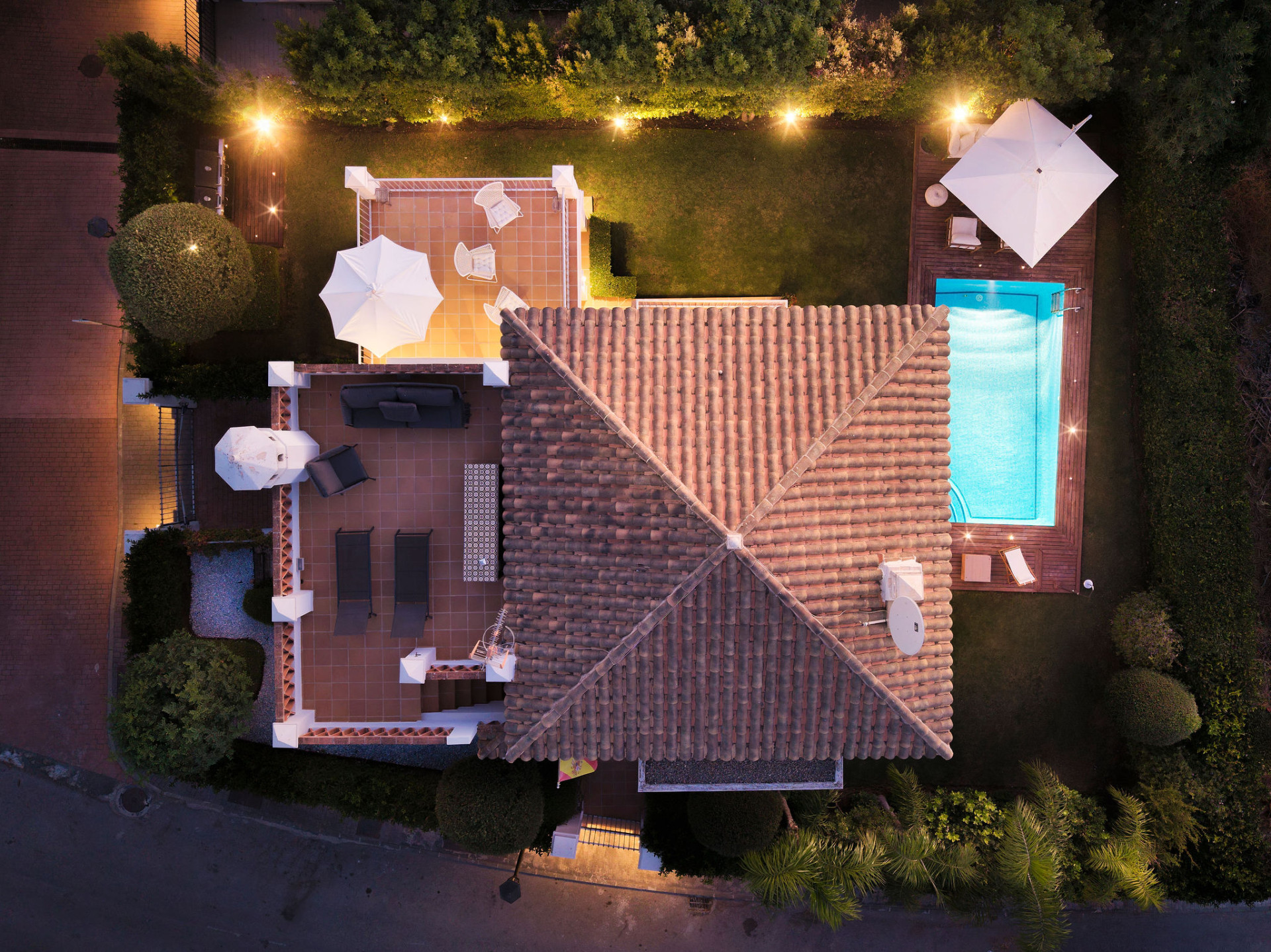 Renovated 4-Bedroom Villa with Sea Views, Private Pool and Mediterranean Garden in Estepona · Photo 34