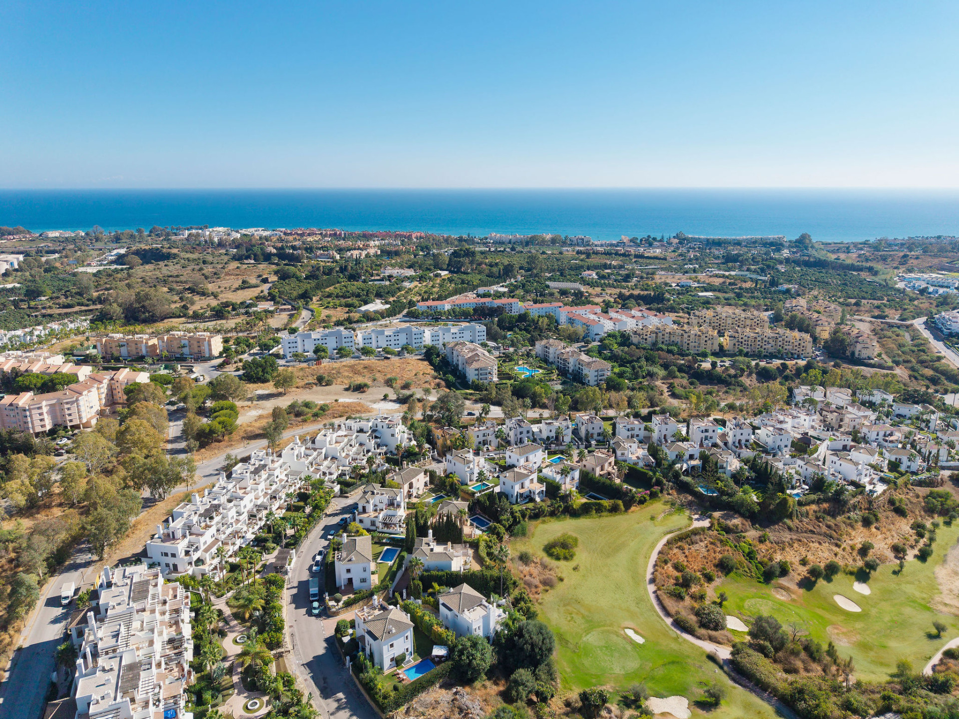 Renovated 4-Bedroom Villa with Sea Views, Private Pool and Mediterranean Garden in Estepona · Photo 39