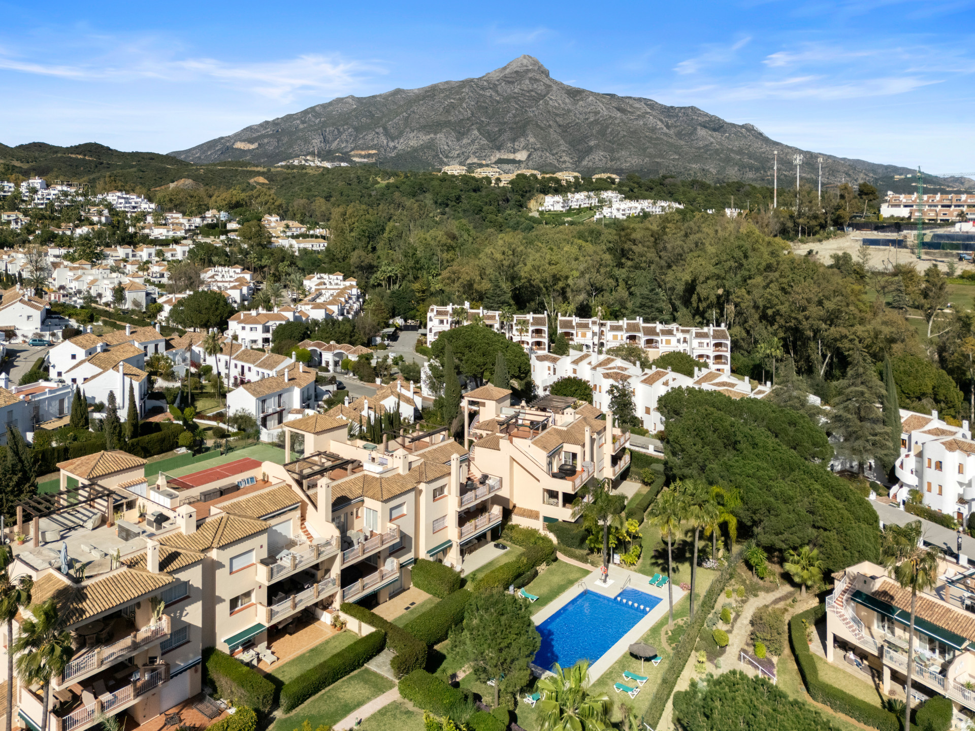 Fully Renovated Three-Bedroom Apartment in Las Brisas, Nueva Andalucía · Photo 16