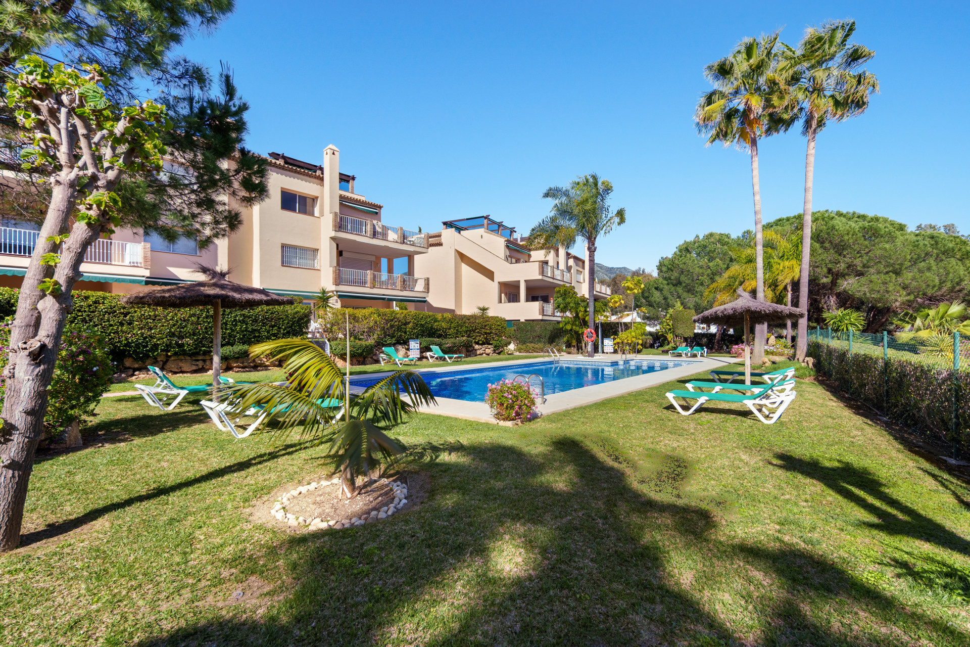 Fully Renovated Three-Bedroom Apartment in Las Brisas, Nueva Andalucía · Photo 14