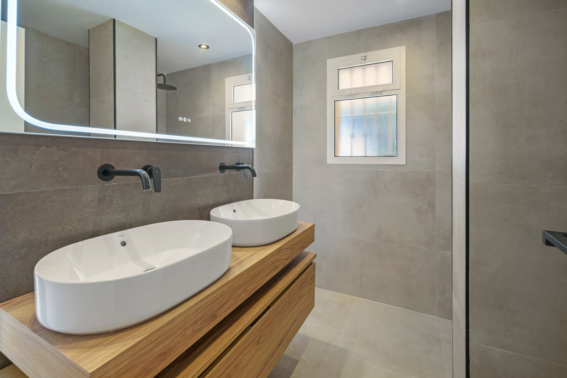 Fully Renovated Three-Bedroom Apartment in Las Brisas, Nueva Andalucía · Photo 12