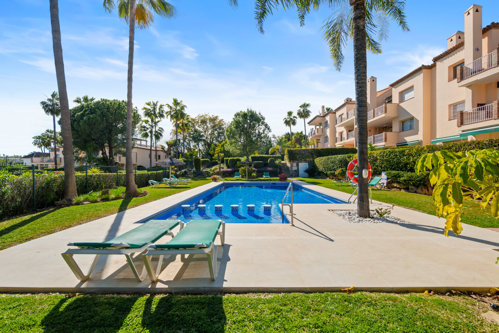 Fully Renovated Three-Bedroom Apartment in Las Brisas, Nueva Andalucía · Photo 13
