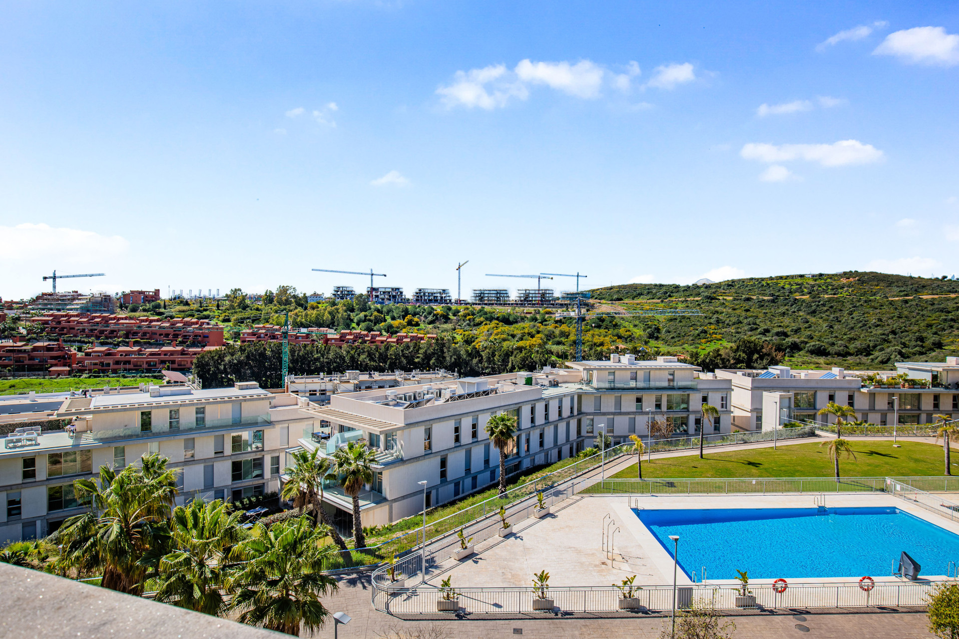 Fully furnished modern 3 Bedroom Duplex Penthouse with Sea Views in Estepona · Photo 27