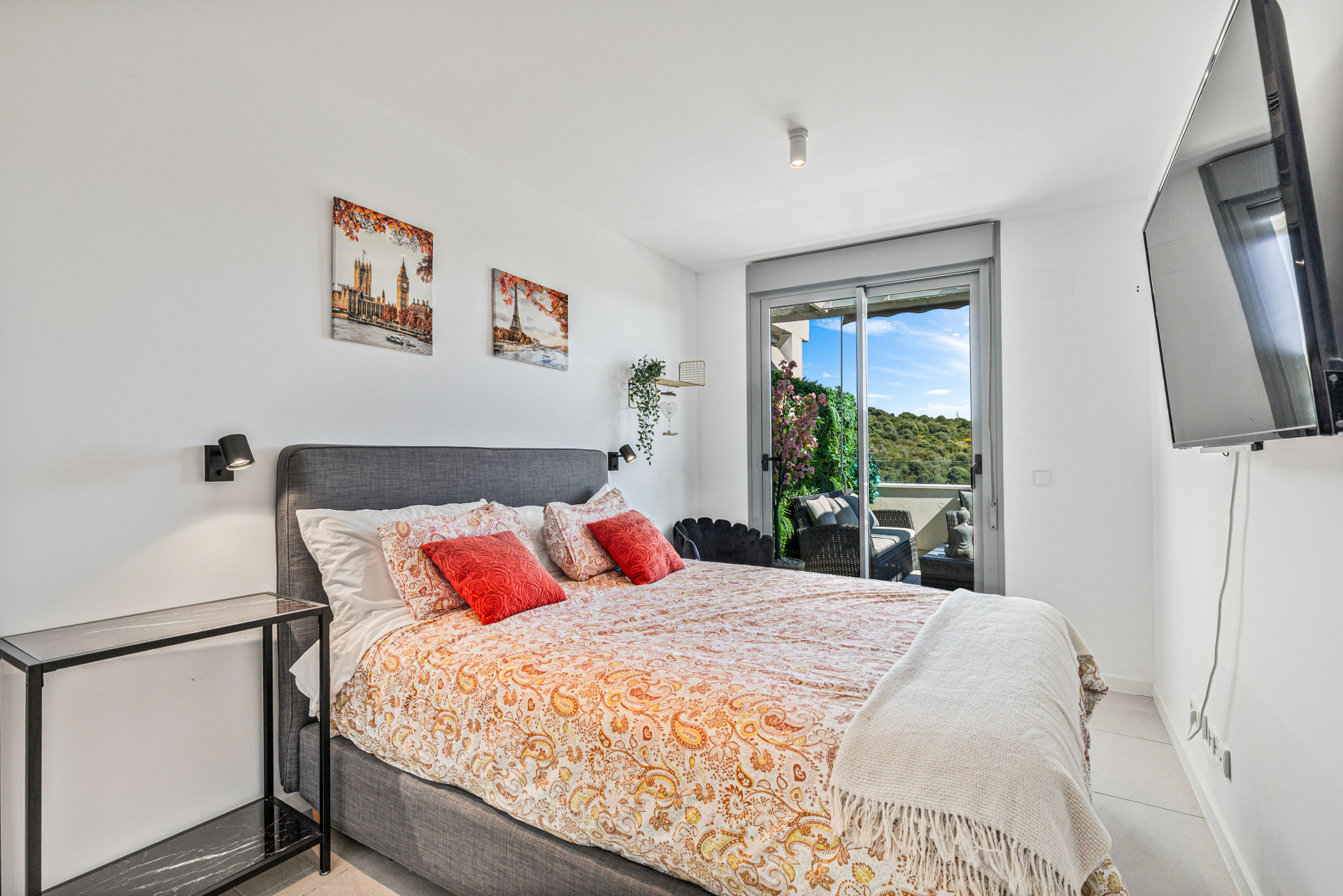 Fully furnished modern 3 Bedroom Duplex Penthouse with Sea Views in Estepona · Photo 17